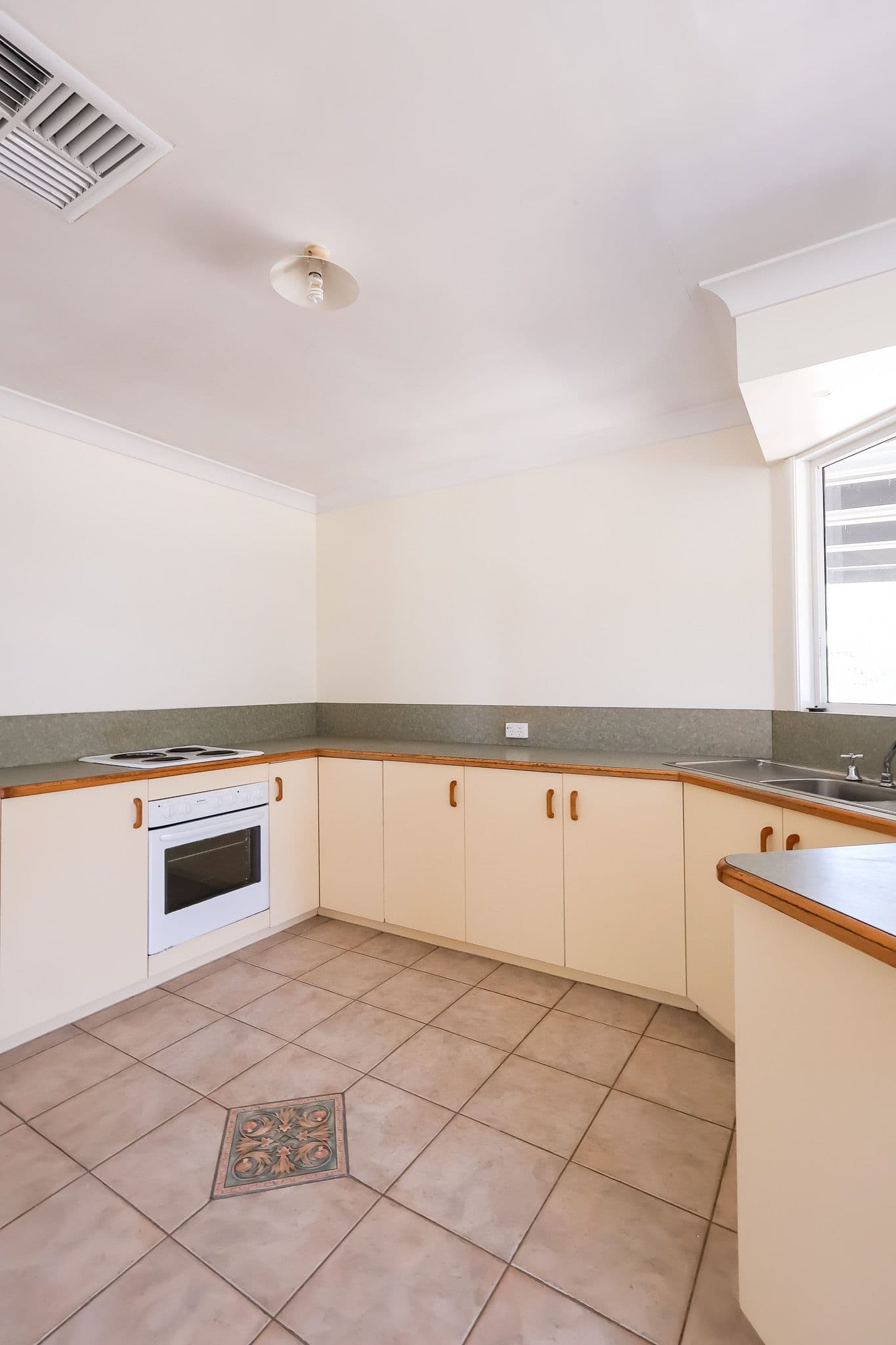 103 Quintin Street, Roma QLD 4455, Roma - Thumbnail 4