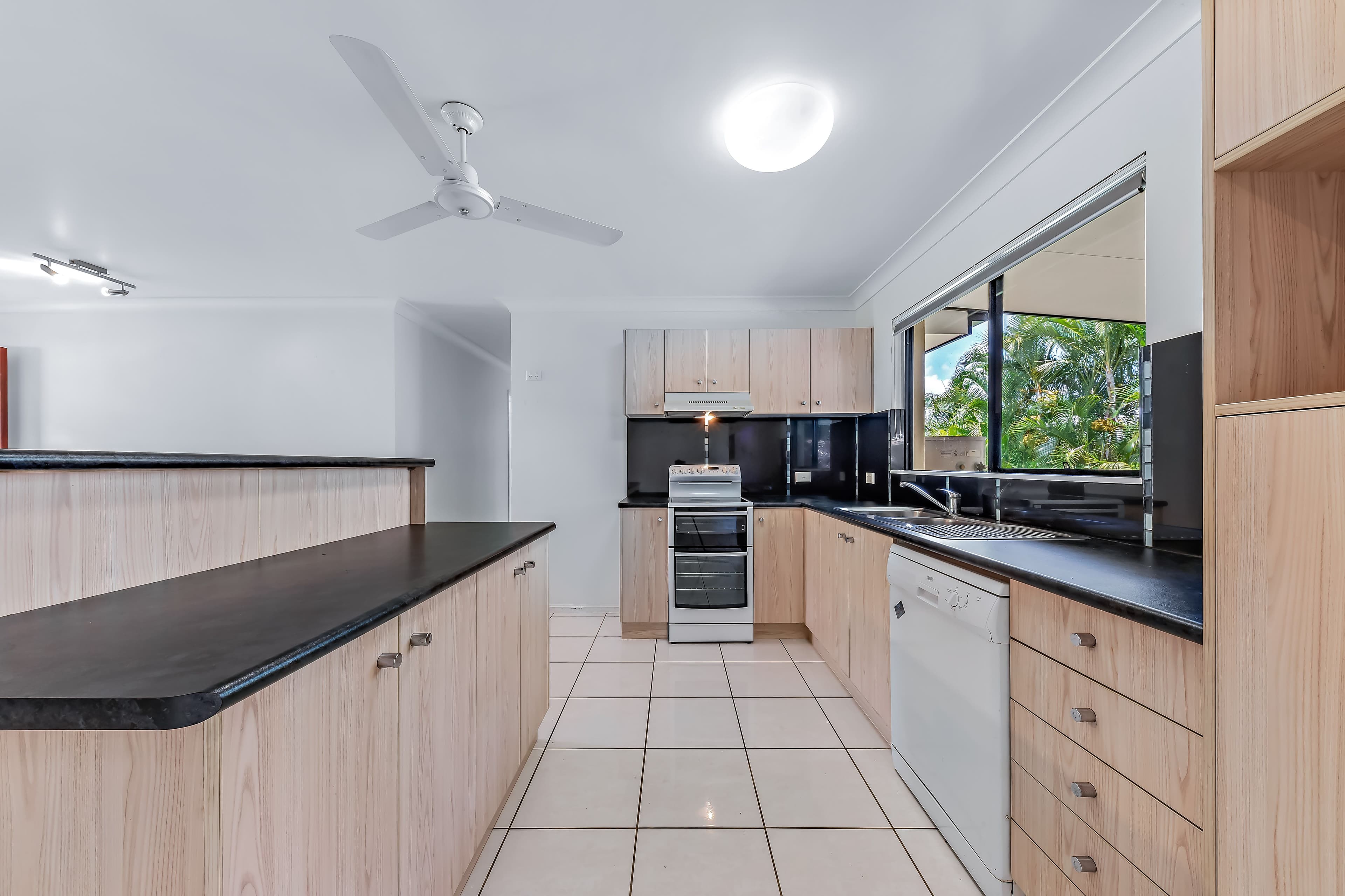 35 Ridge View Road, Cannonvale QLD 4802, Cannonvale - Thumbnail 2