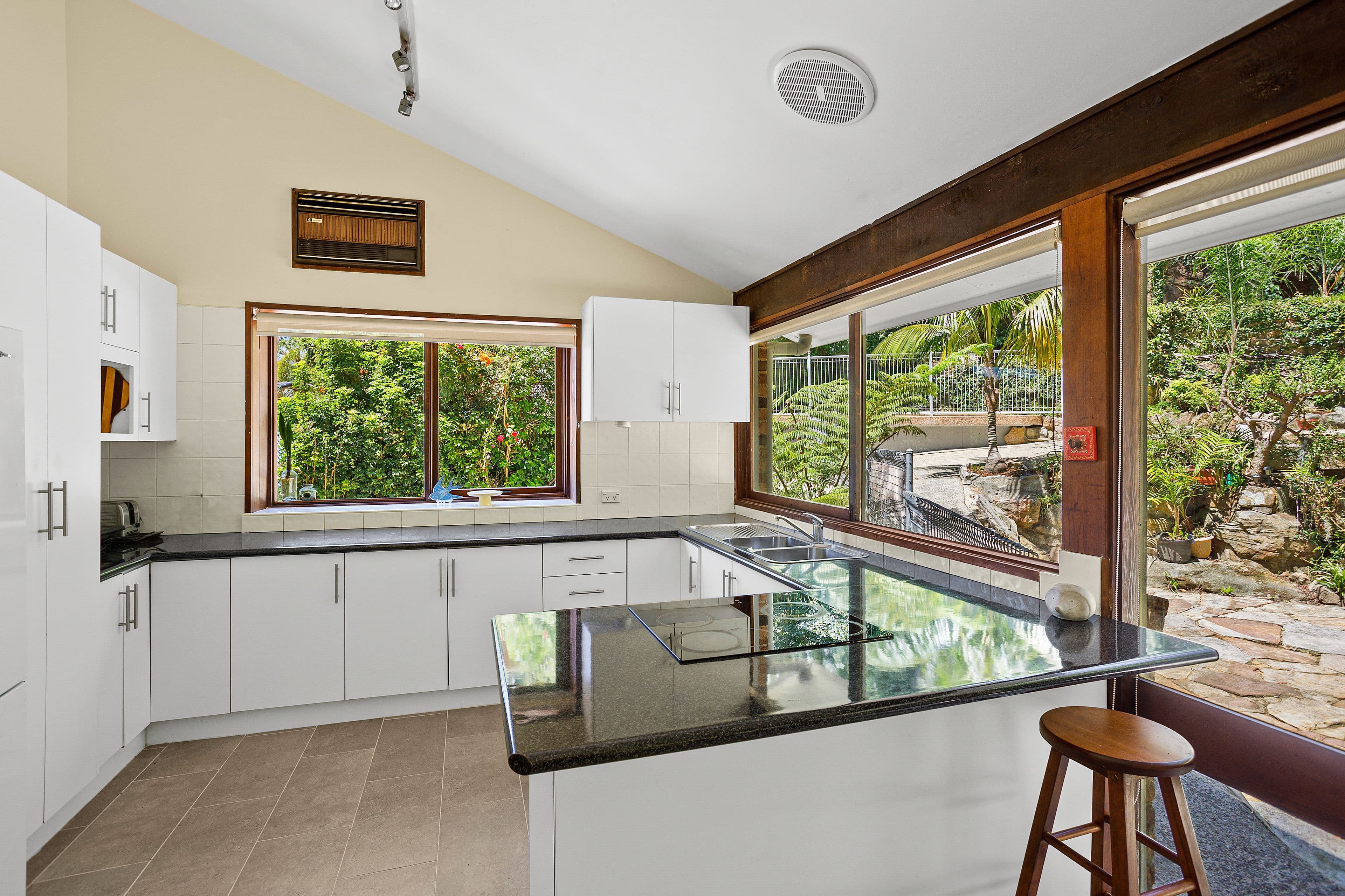 17 Willow Street, Lugarno NSW 2210, Lugarno - Thumbnail 5