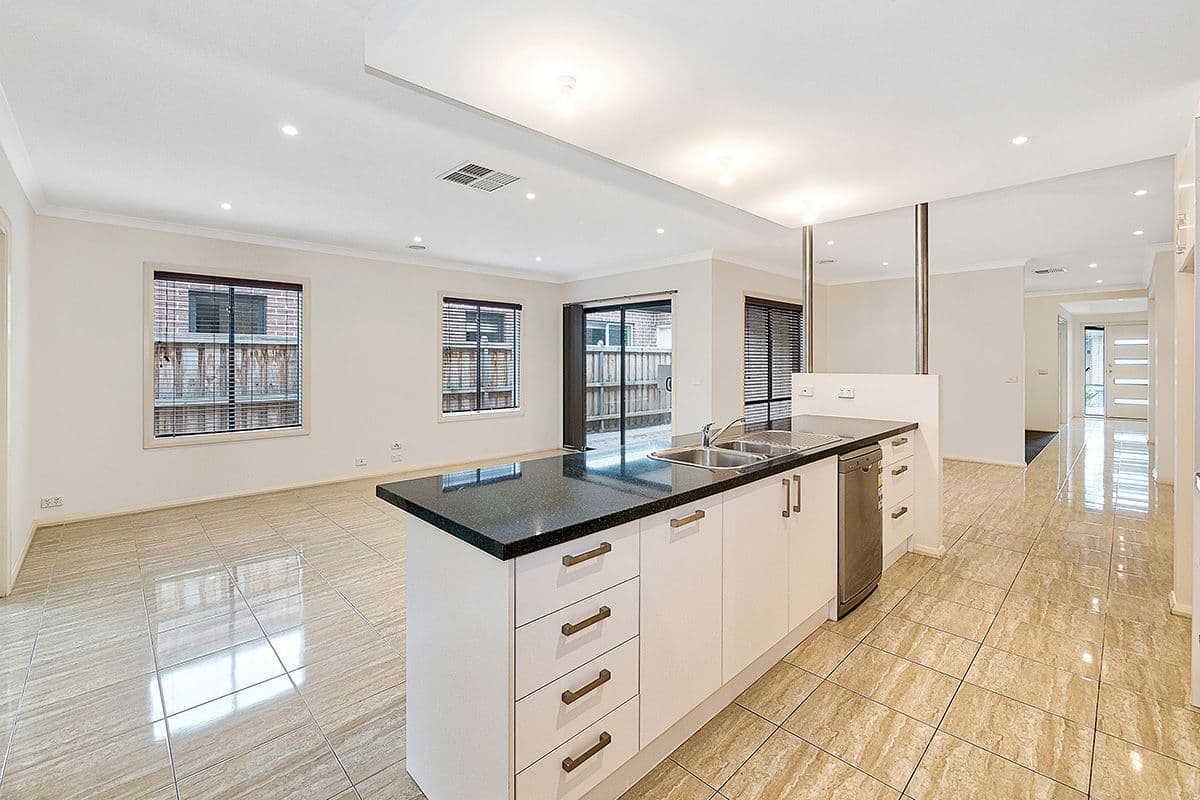46 Charlbury Crescent, Cranbourne North VIC 3977, Cranbourne North - Thumbnail 2