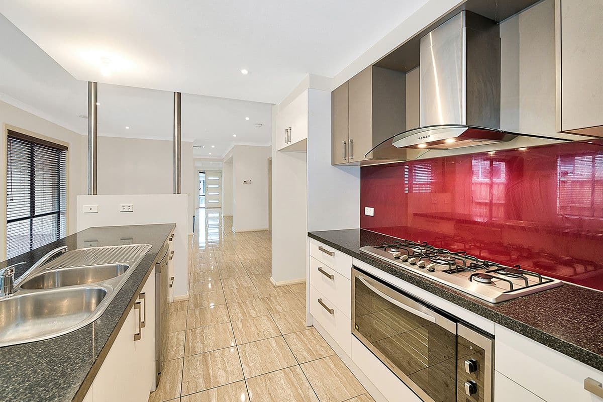 46 Charlbury Crescent, Cranbourne North VIC 3977, Cranbourne North - Thumbnail 3