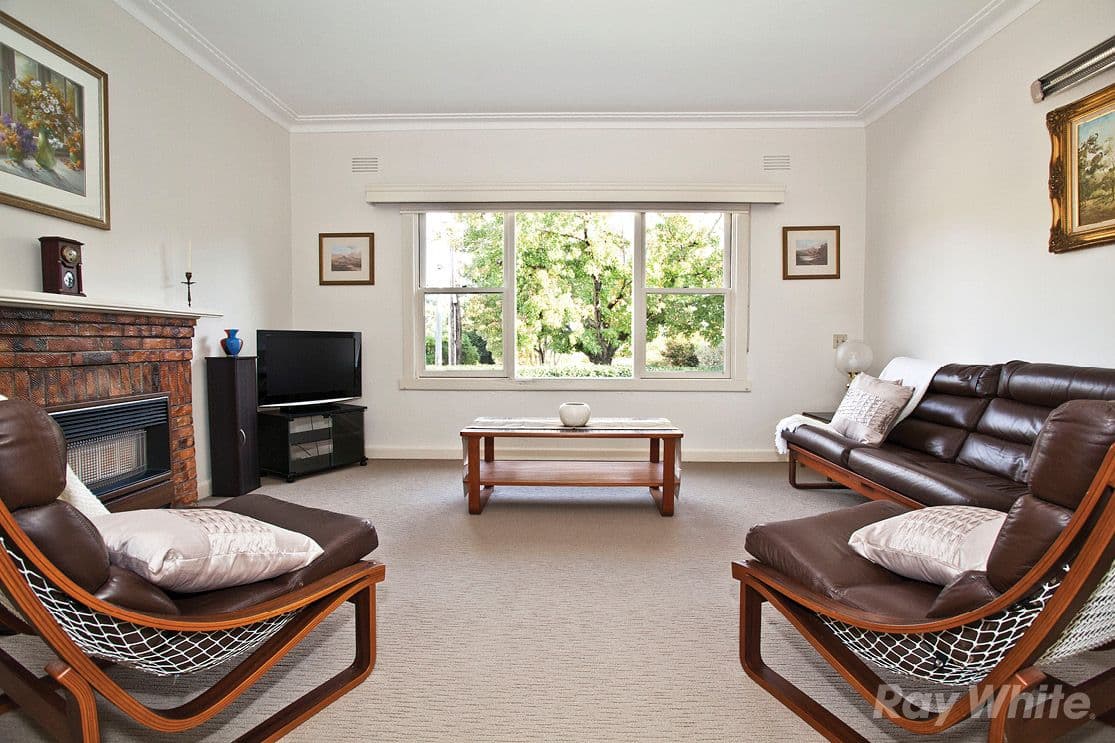10 Jordan Grove, GLEN WAVERLEY VIC 3150, Glen Waverley - Thumbnail 2