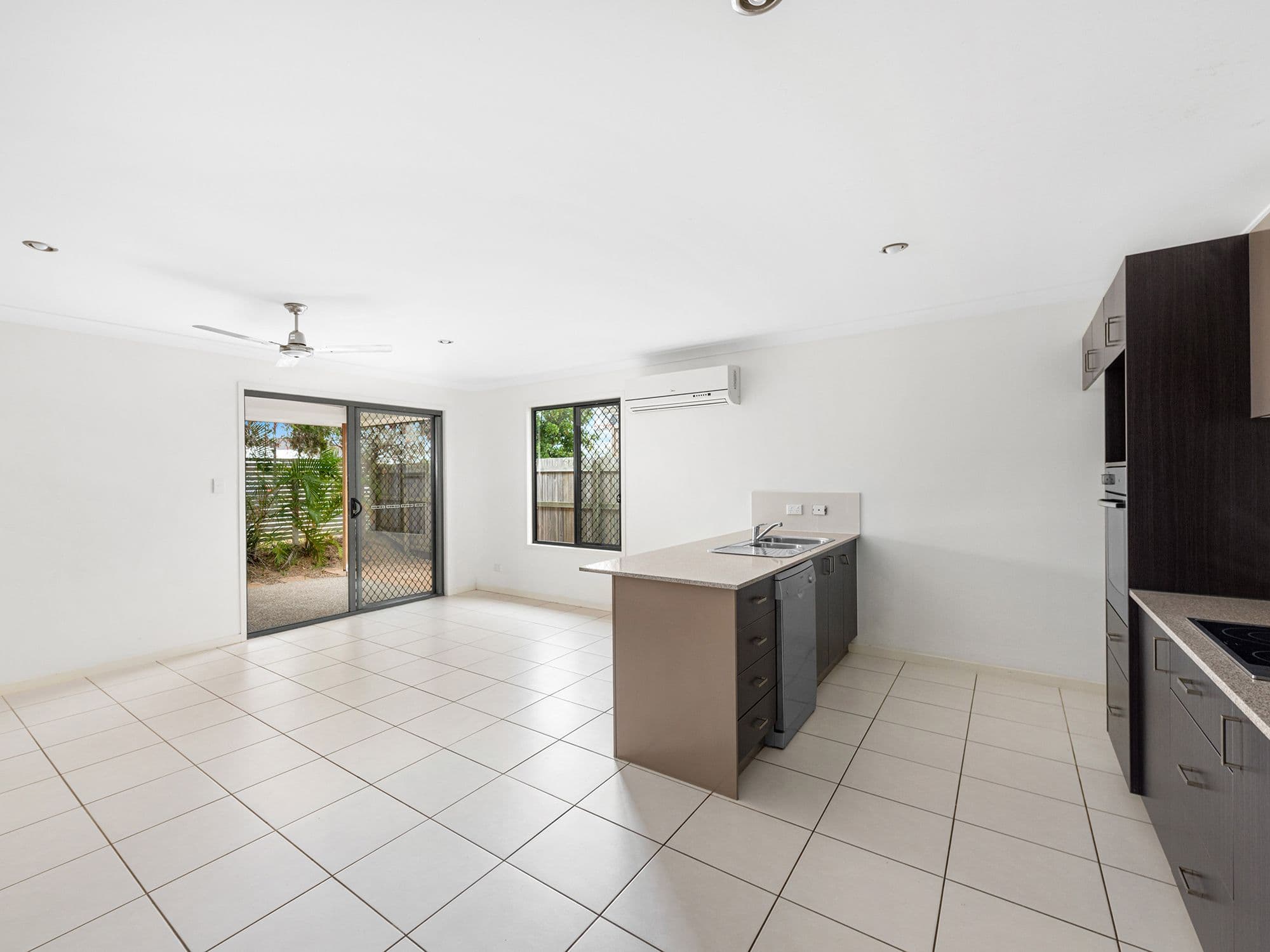 6 Hopman Way, Springfield Lakes QLD 4300, Springfield Lakes - Thumbnail 2