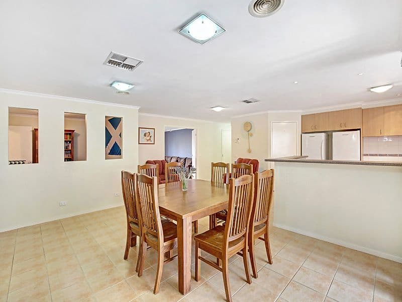 2 Montclaire Avenue, South Morang VIC 3752, South Morang - Thumbnail 2