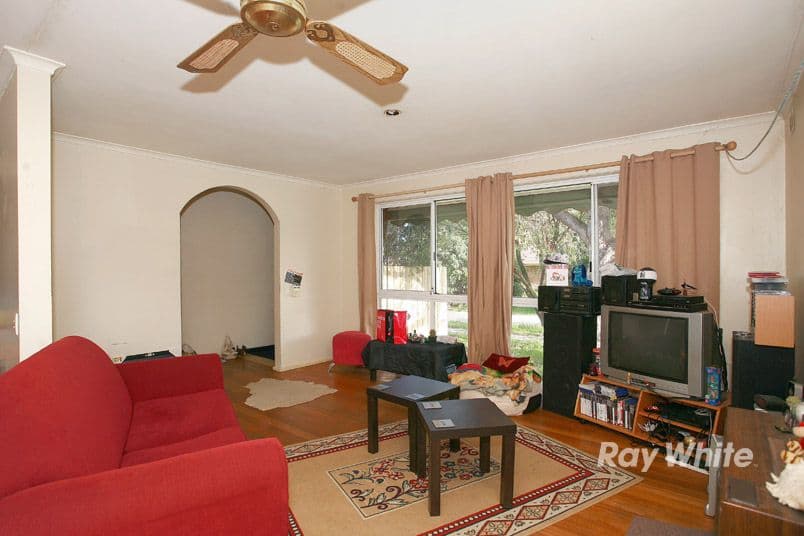 18 Evelyne Avenue, CRANBOURNE VIC 3977, Cranbourne - Thumbnail 2