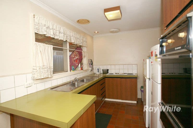 18 Evelyne Avenue, CRANBOURNE VIC 3977, Cranbourne - Thumbnail 3