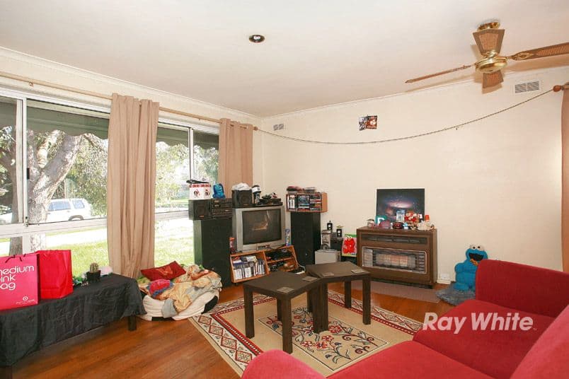 18 Evelyne Avenue, CRANBOURNE VIC 3977, Cranbourne - Thumbnail 4