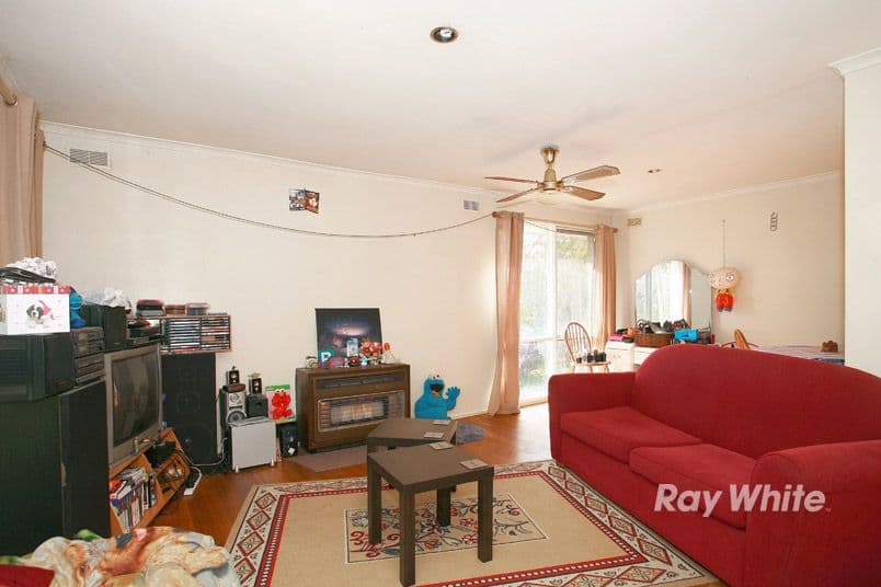 18 Evelyne Avenue, CRANBOURNE VIC 3977, Cranbourne - Thumbnail 5