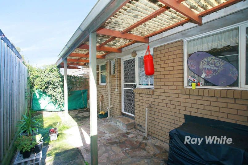 18 Evelyne Avenue, CRANBOURNE VIC 3977, Cranbourne - Thumbnail 8