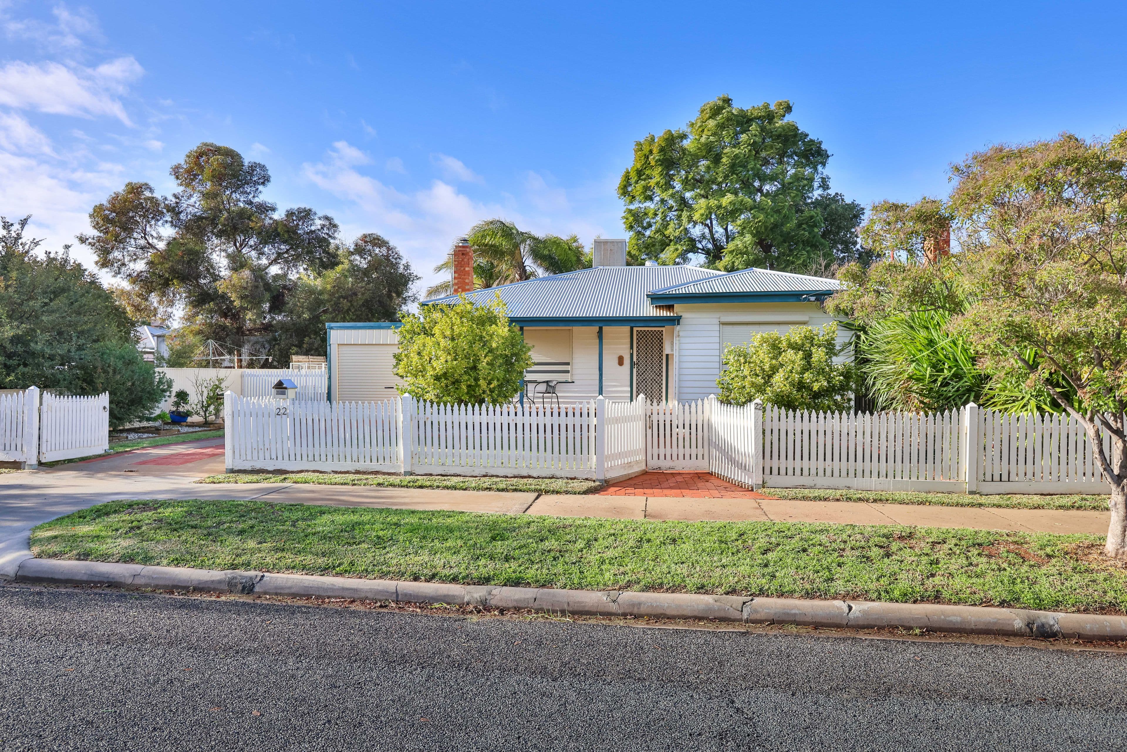 22 Floral Avenue East, Mildura VIC 3500, Mildura - Thumbnail 2