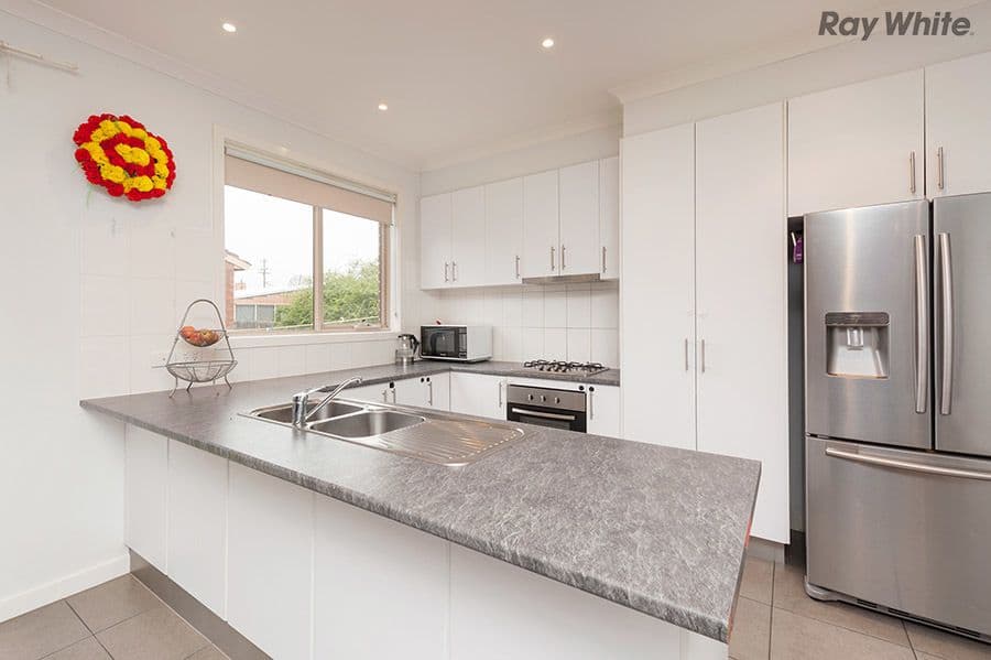 12 Douglas Avenue, St Albans VIC 3021, St Albans - Thumbnail 3