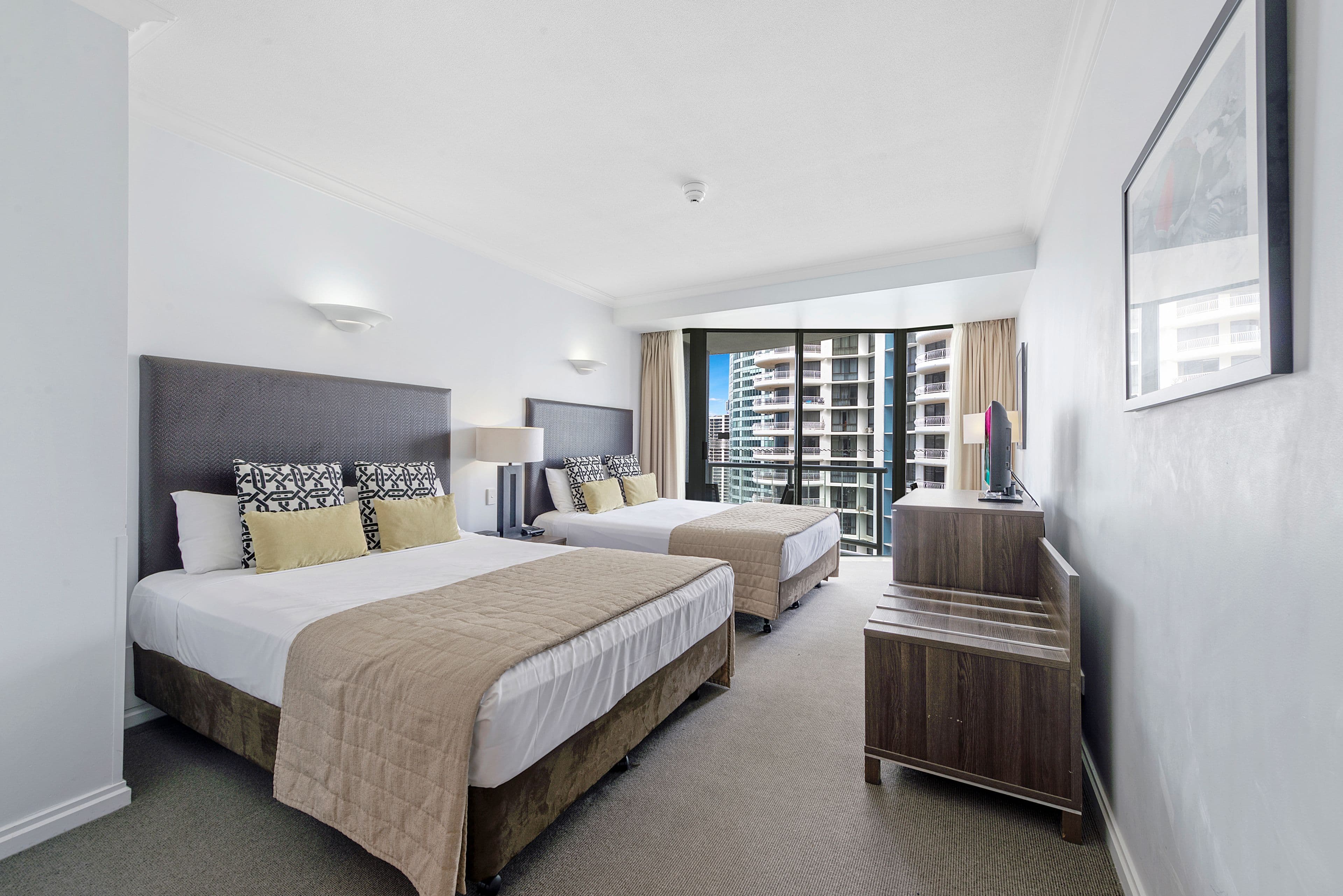 25 Laycock Street, Surfers Paradise QLD 4217, Surfers Paradise - Thumbnail 2