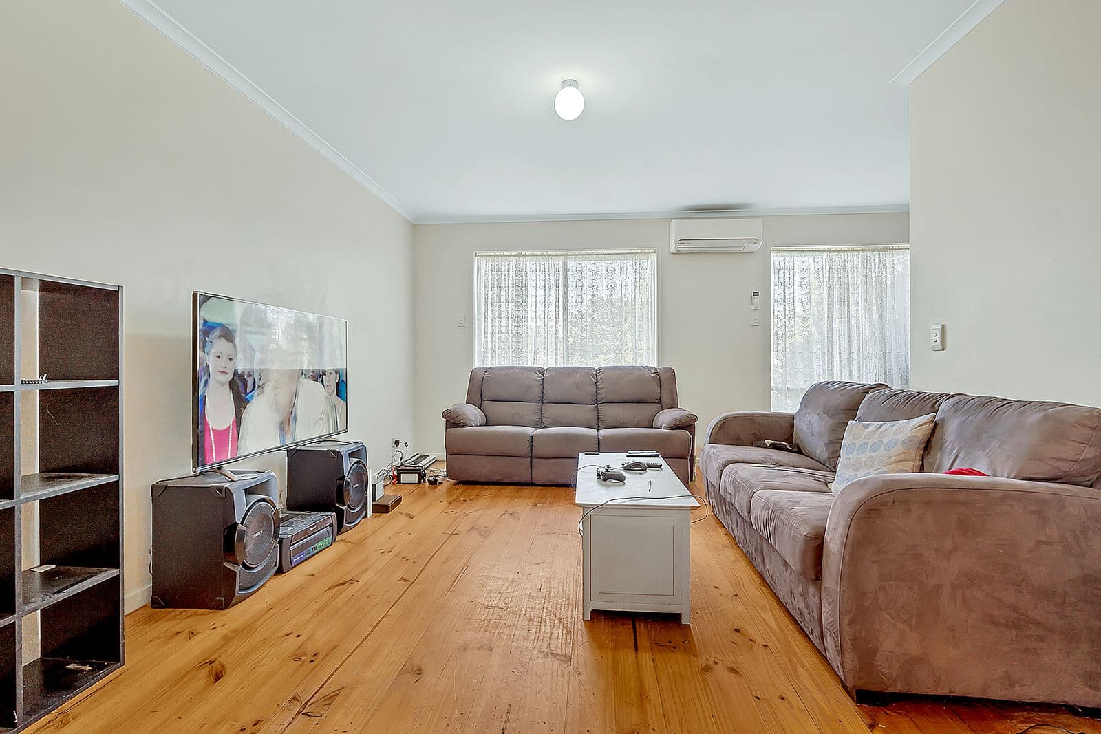 5 Ealing Close, Craigieburn VIC 3064, Craigieburn - Thumbnail 2