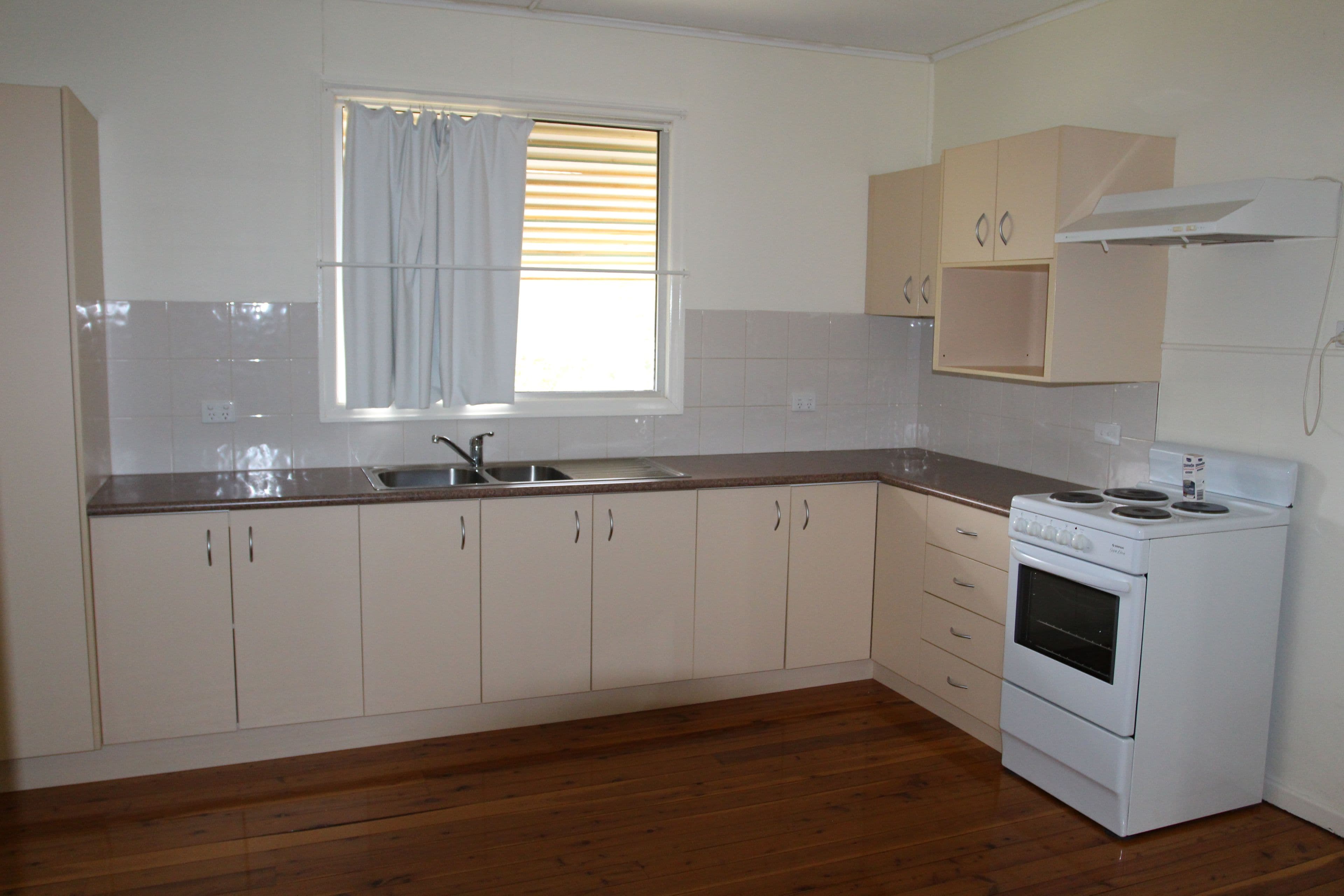 21 Deverell Street, Charleville QLD 4470, Charleville - Thumbnail 2