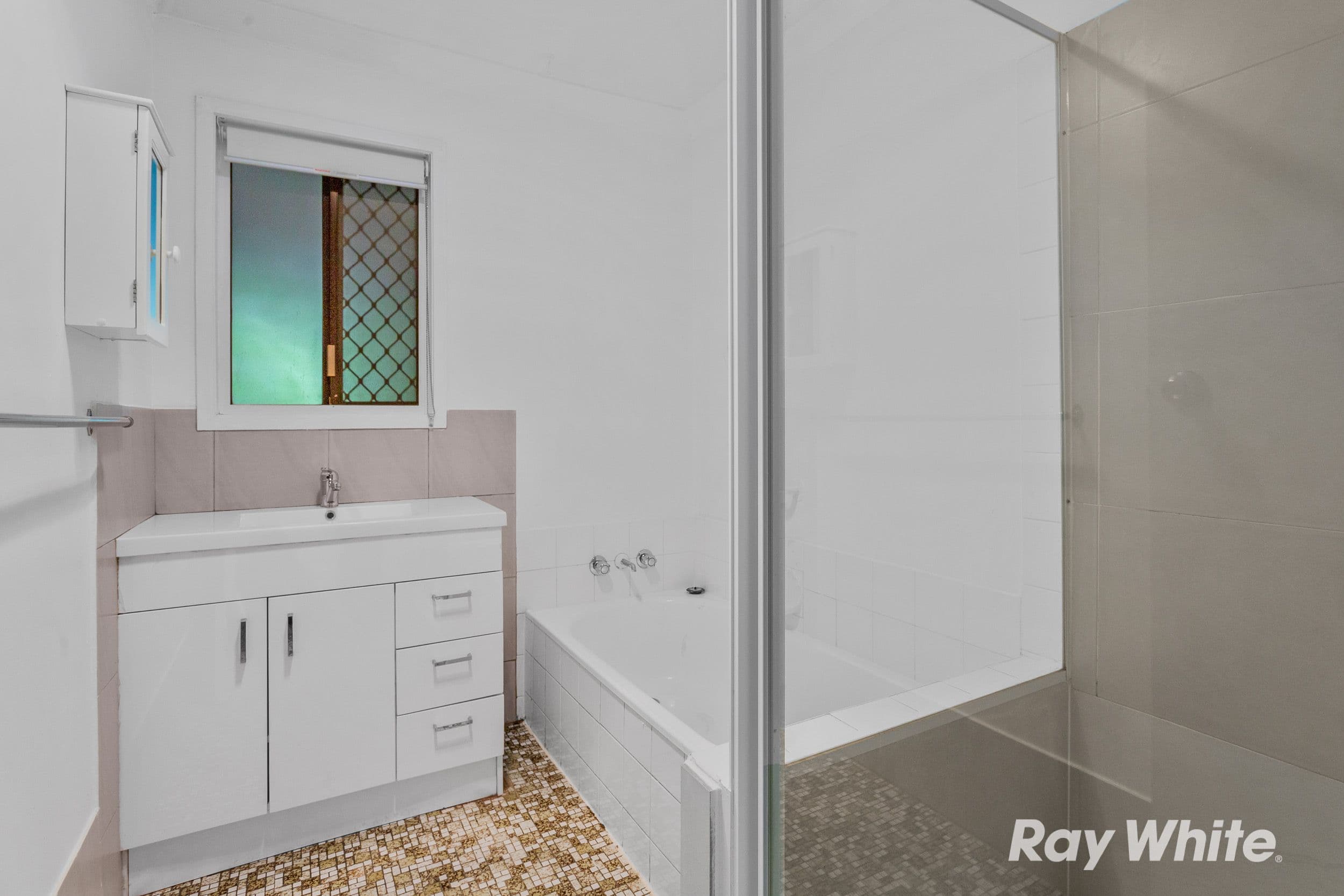 4 Sapium Street, Kingston QLD 4114, Kingston - Thumbnail 3