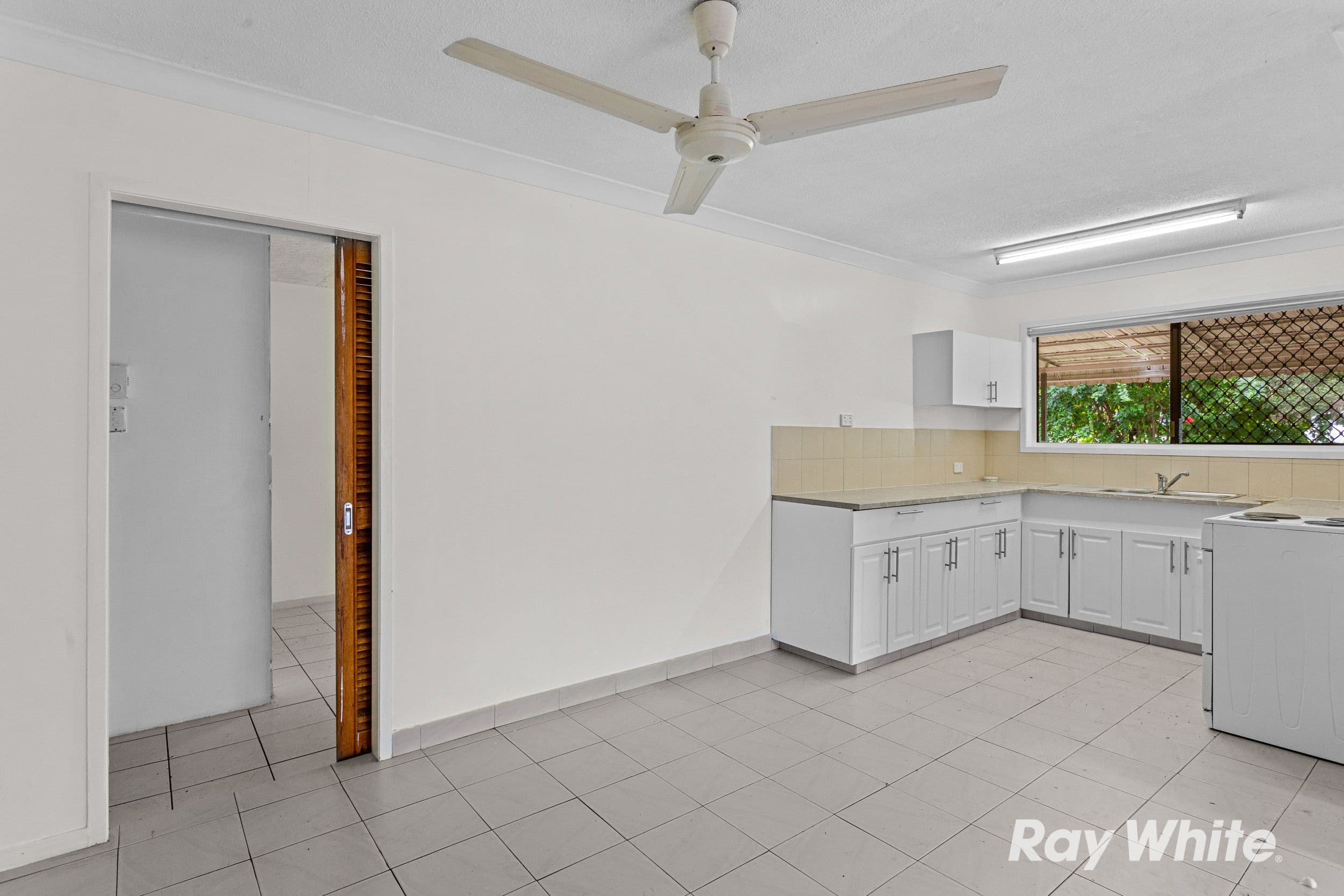4 Sapium Street, Kingston QLD 4114, Kingston - Thumbnail 8