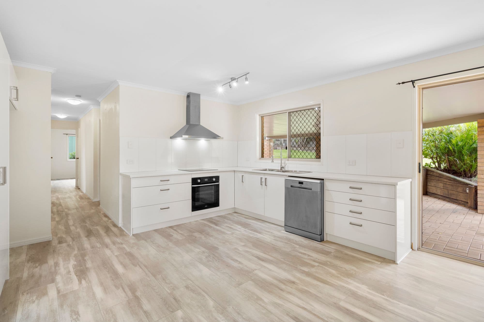 3 Comley Court, Boronia Heights QLD 4124, Boronia Heights - Thumbnail 2