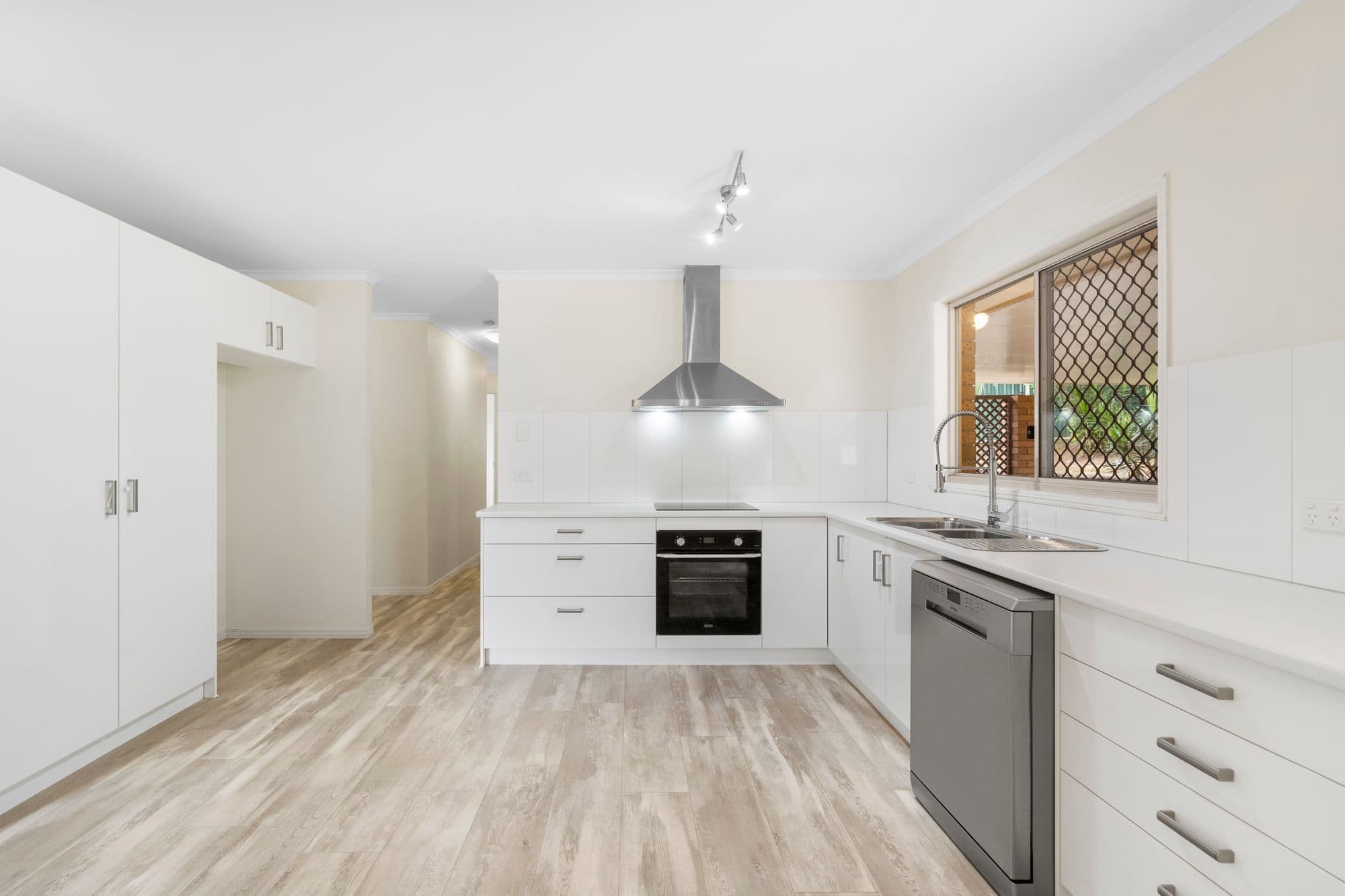 3 Comley Court, Boronia Heights QLD 4124, Boronia Heights - Thumbnail 3