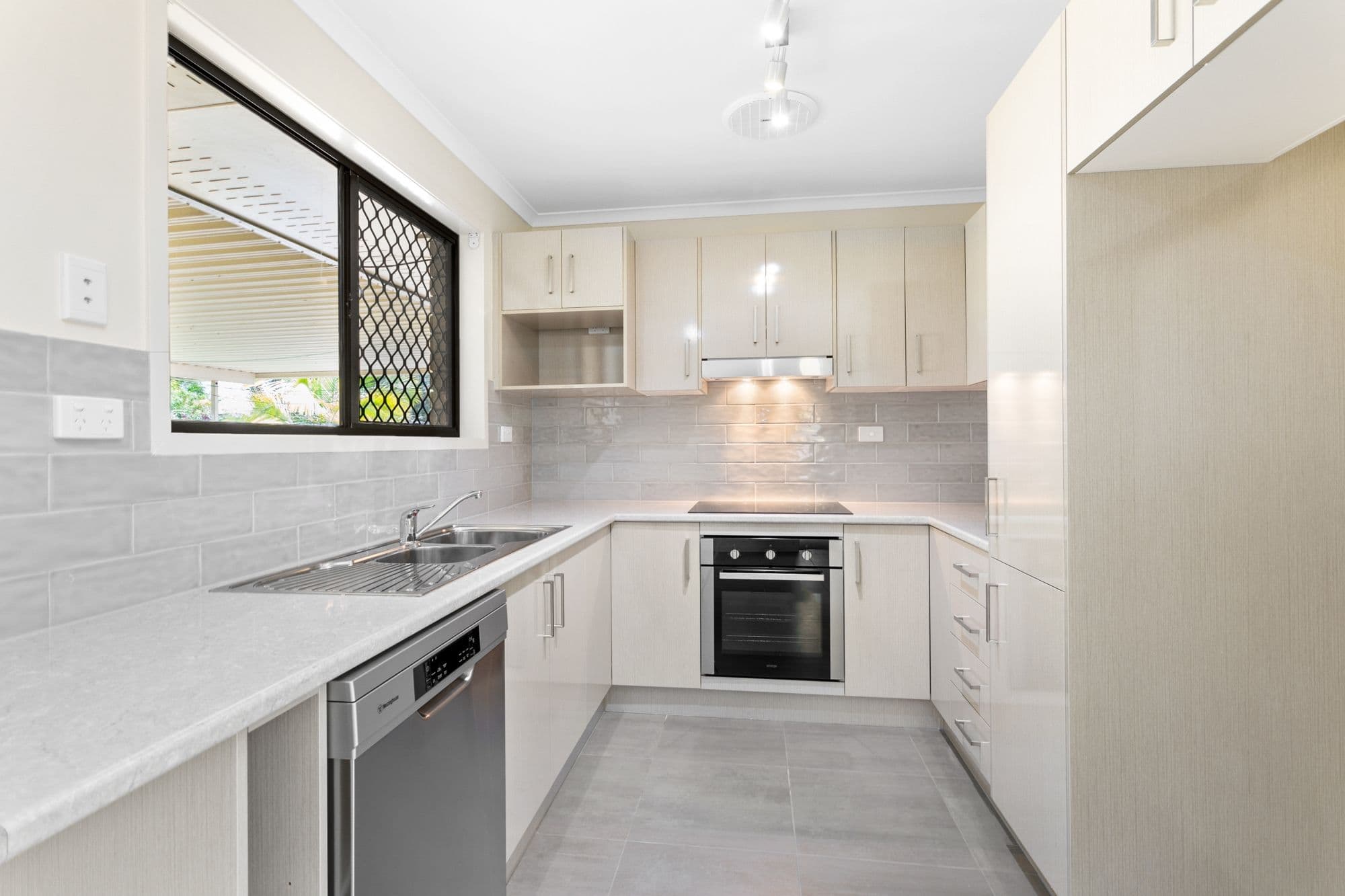7 Embassy Street, Deception Bay QLD 4508, Deception Bay - Thumbnail 2