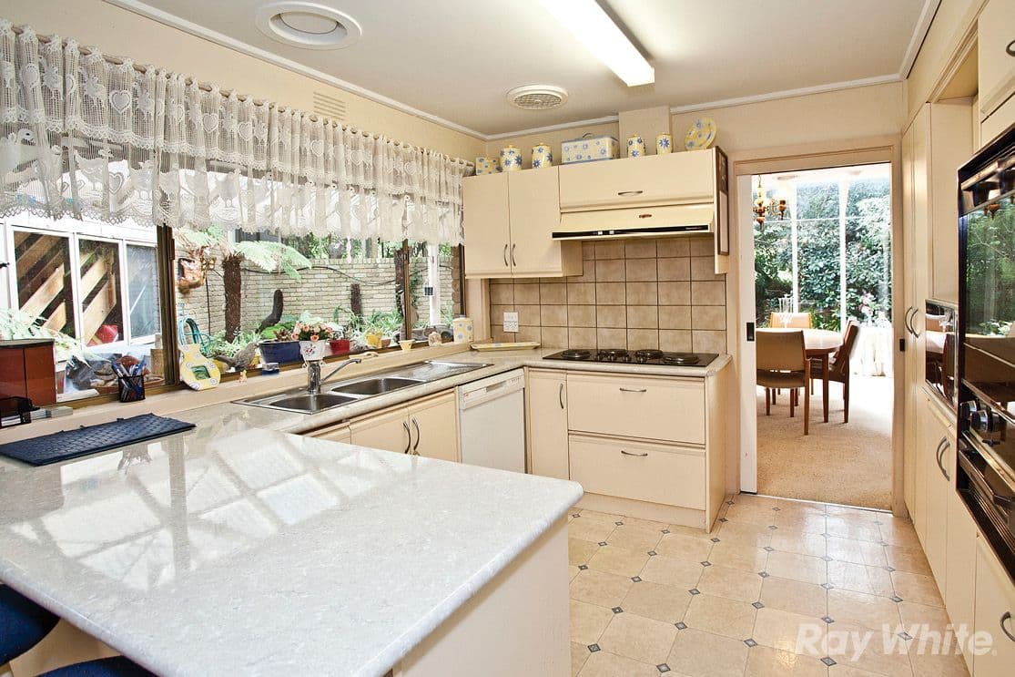 17 Marbray Drive, GLEN WAVERLEY VIC 3150, Glen Waverley - Thumbnail 2