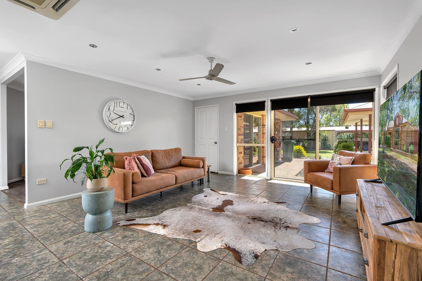 10 Coaker Drive, Emerald QLD 4720, Emerald - Thumbnail 3