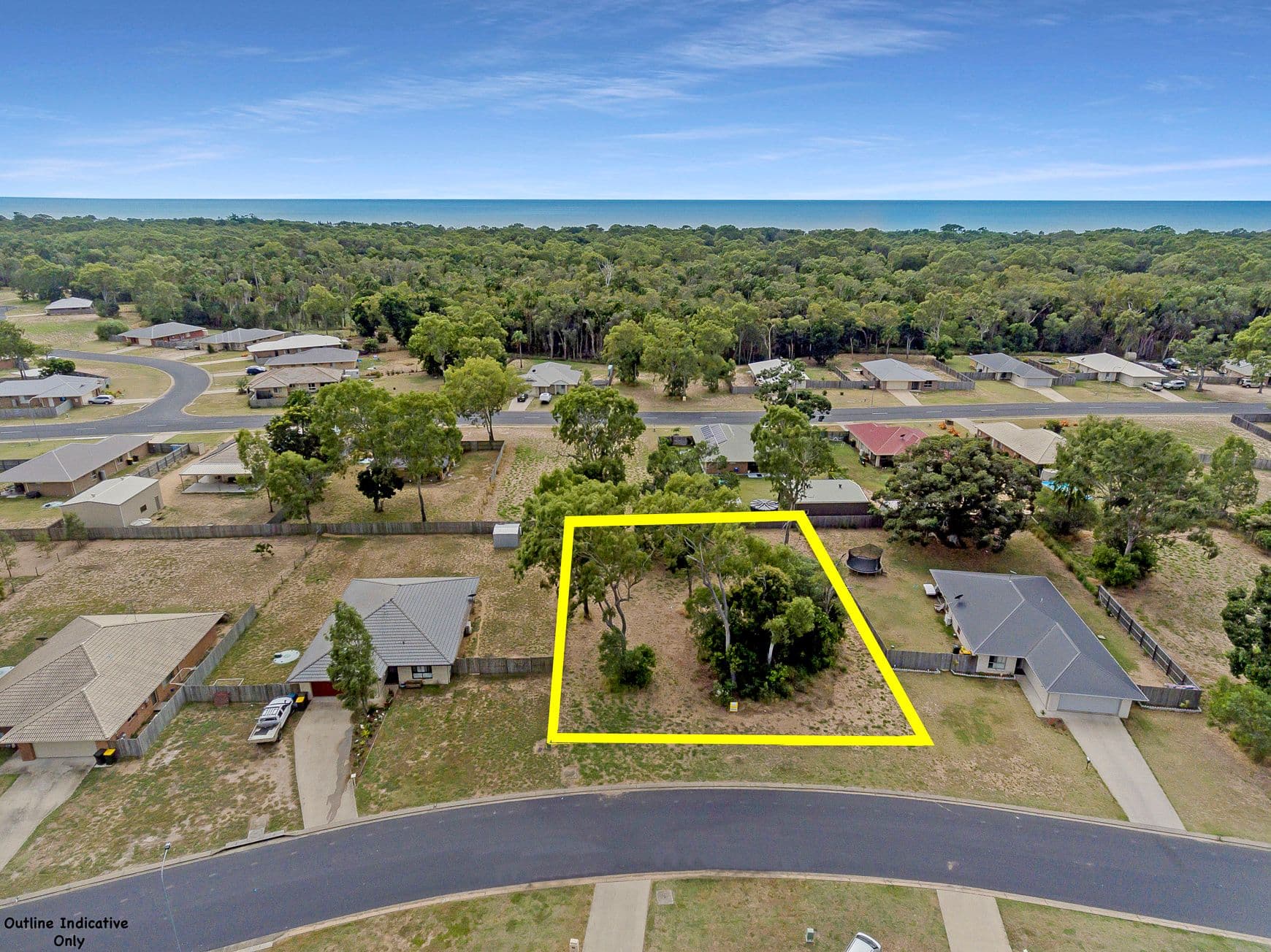 14 Monarch Avenue, Moore Park Beach QLD 4670, Moore Park Beach - Thumbnail 3