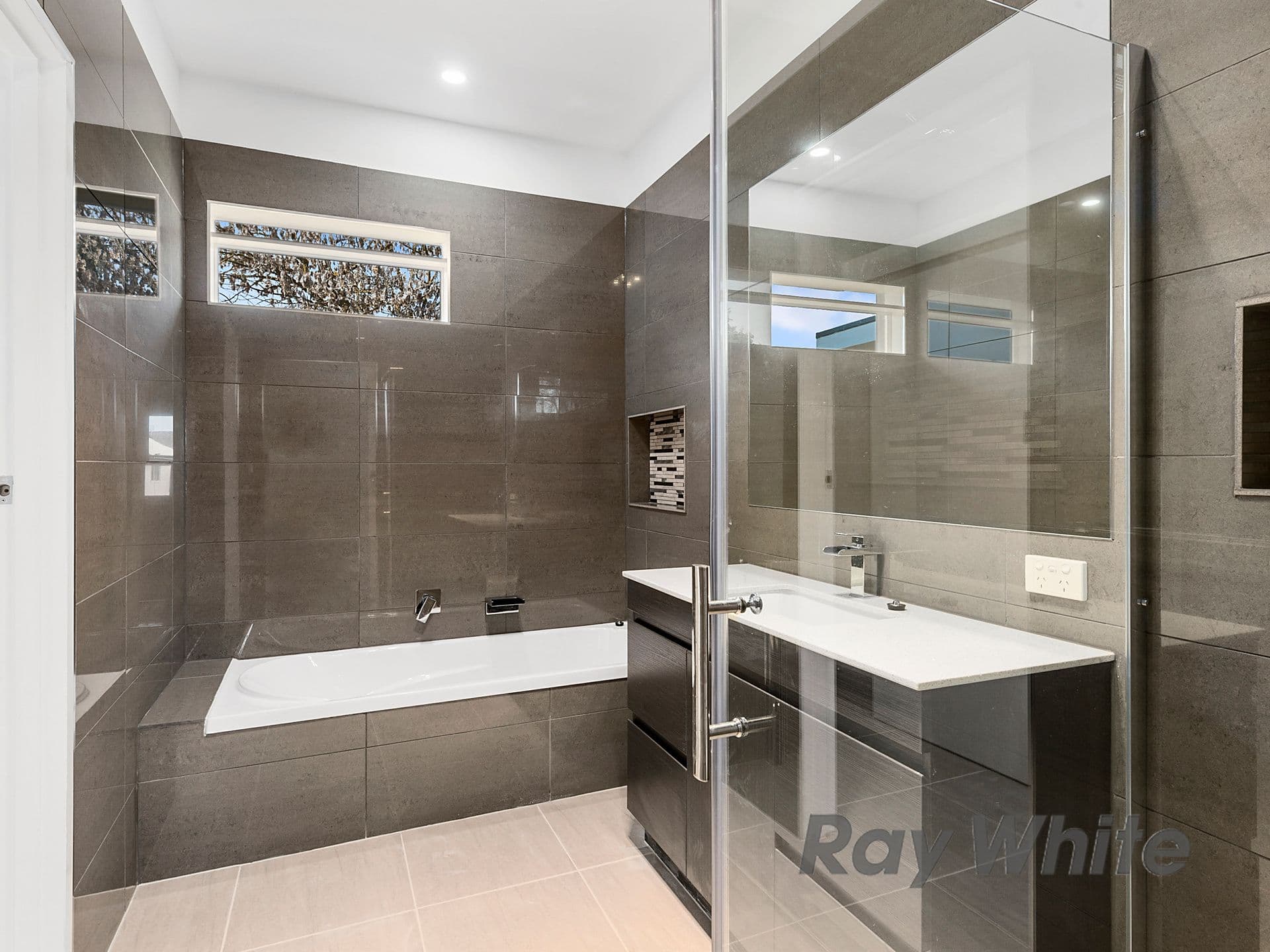 17 McGill Street, Benalla VIC 3672, Benalla - Thumbnail 7
