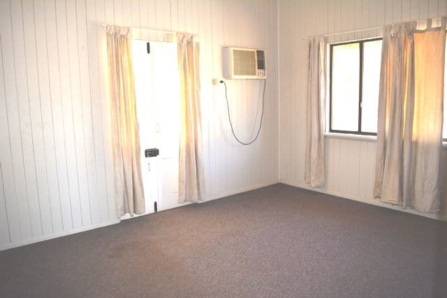 26 Coronation Drive, Blackall QLD 4472, Blackall - Thumbnail 6