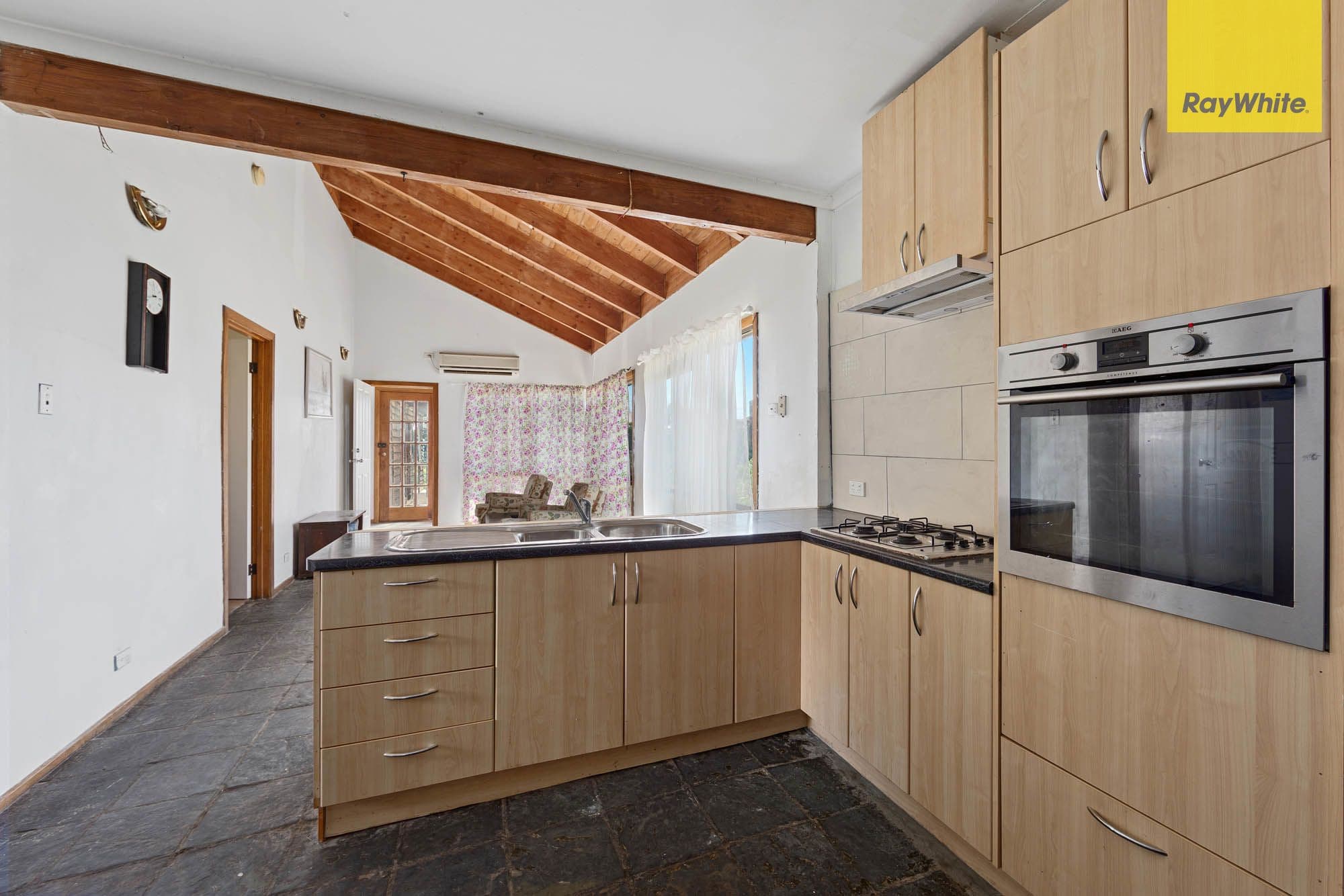 9 Vincent Avenue, St Albans VIC 3021, St Albans - Thumbnail 2