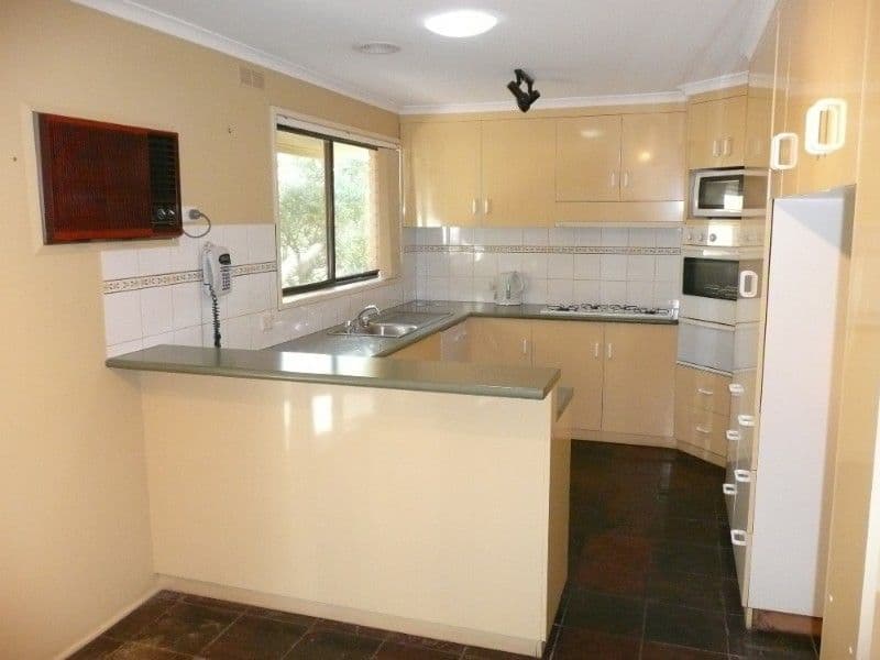 13 Howitt Road, SHEPPARTON VIC 3630, Shepparton - Thumbnail 2