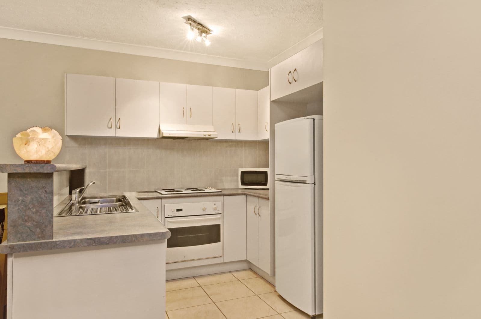 10 Caroline Street, Woody Point QLD 4019, Woody Point - Thumbnail 2