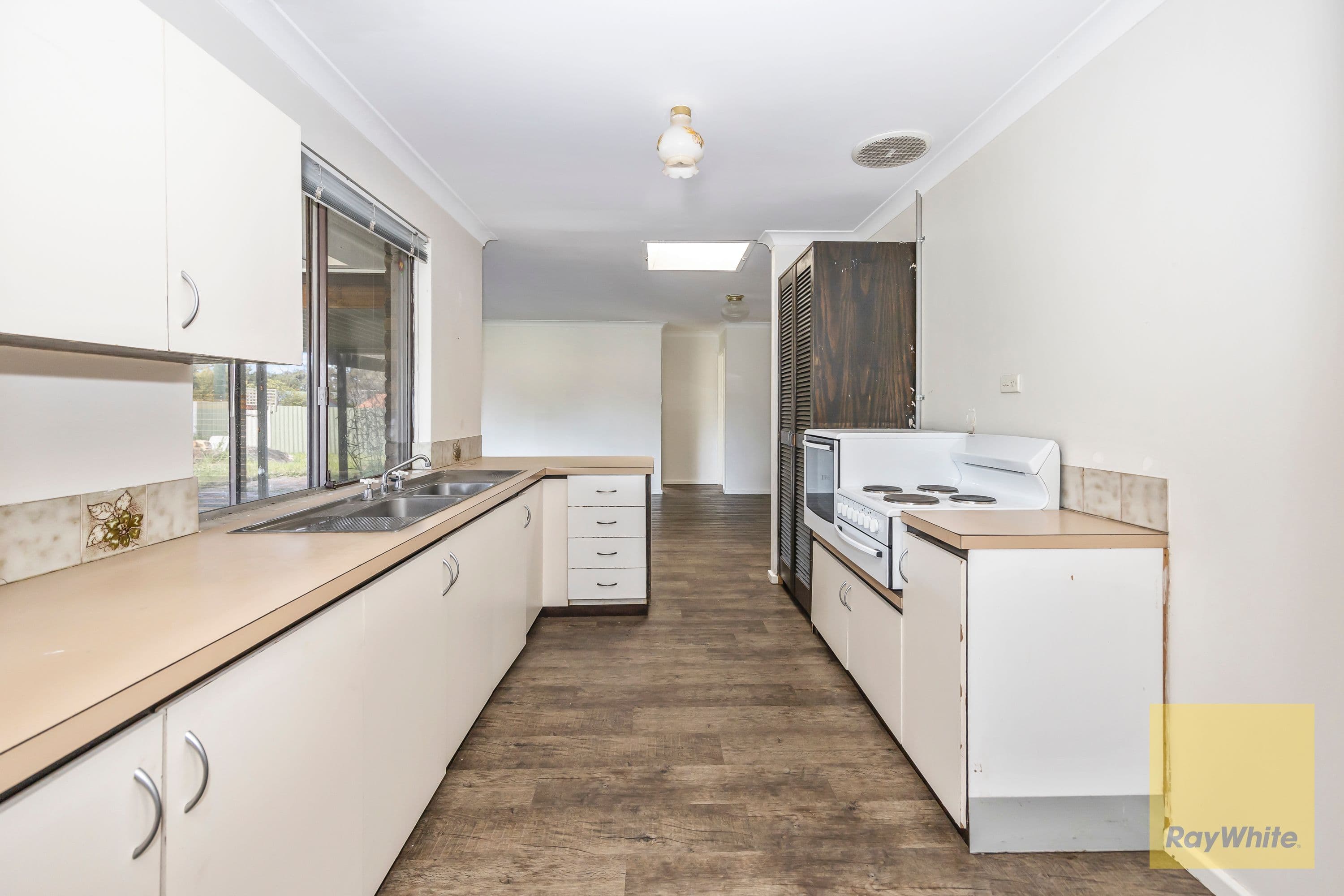 6 Mahonia Way, Forrestfield WA 6058, Forrestfield - Thumbnail 4