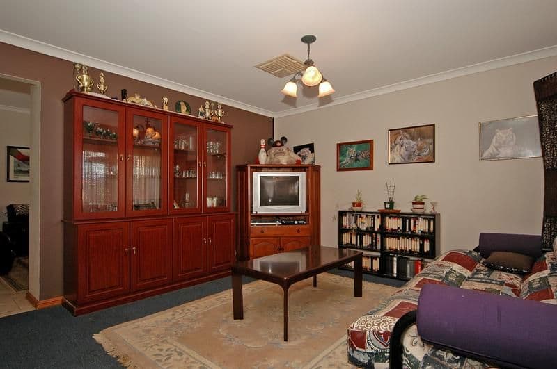 6 Pyrenees Court, CAVERSHAM WA 6055, Caversham - Thumbnail 2