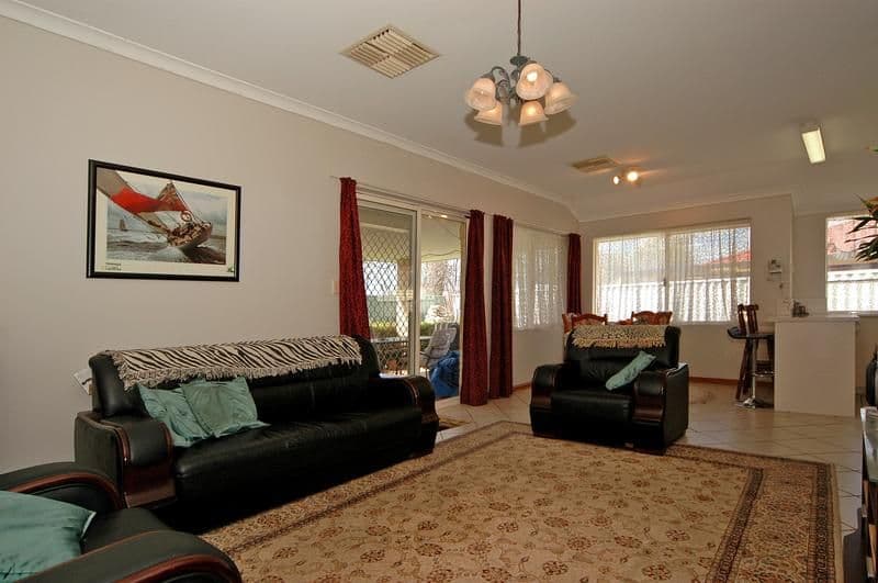 6 Pyrenees Court, CAVERSHAM WA 6055, Caversham - Thumbnail 4