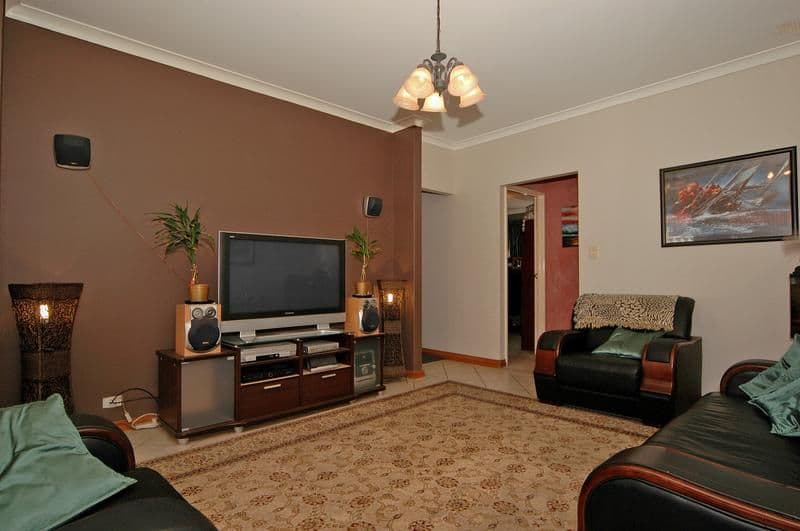 6 Pyrenees Court, CAVERSHAM WA 6055, Caversham - Thumbnail 5