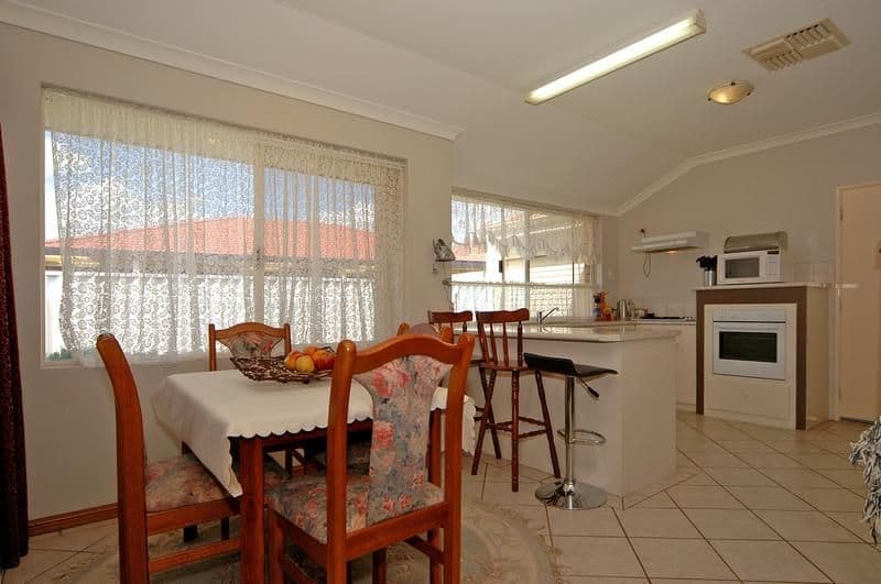 6 Pyrenees Court, CAVERSHAM WA 6055, Caversham - Thumbnail 6