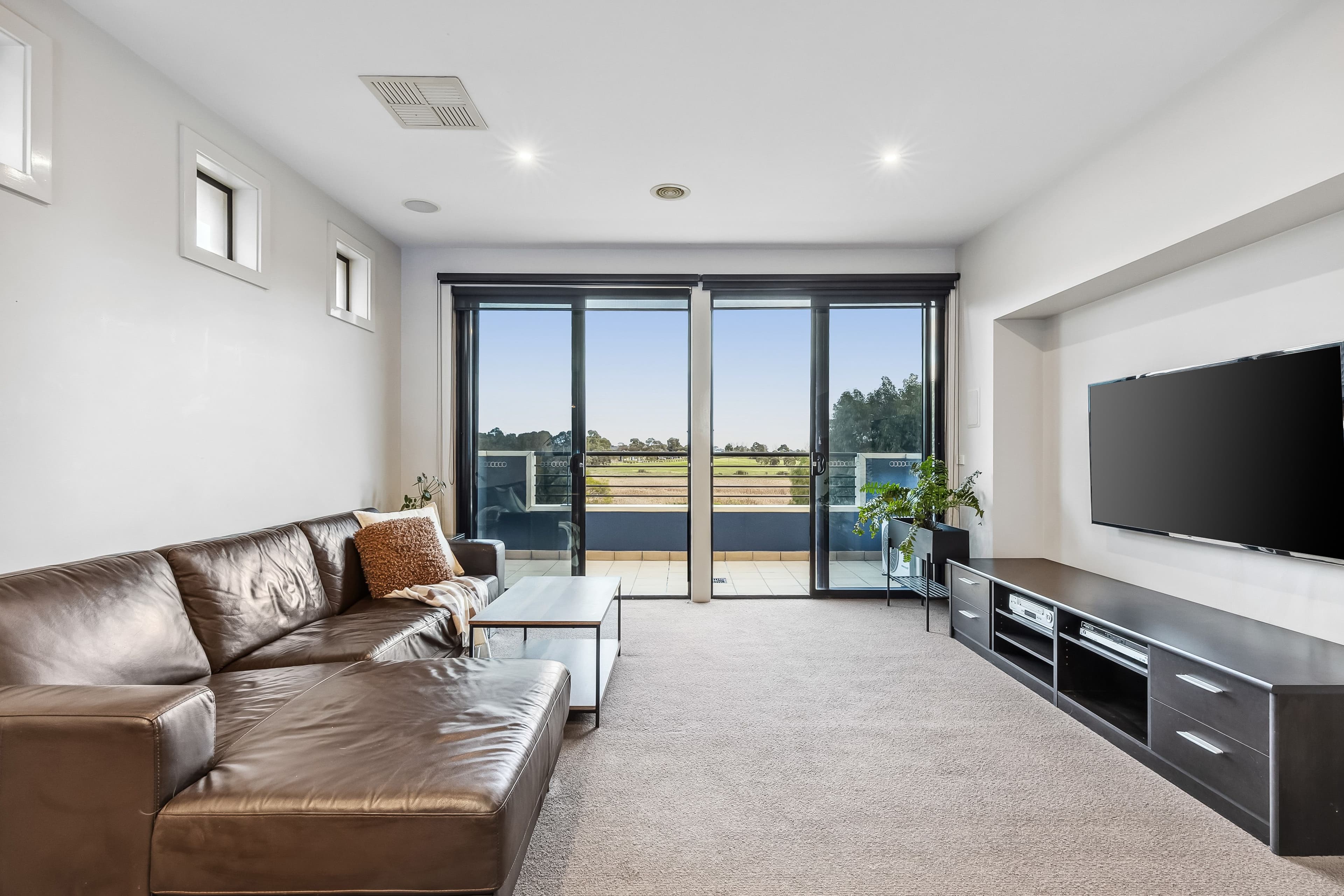 18 Markham Way, Altona Meadows VIC 3028, Altona Meadows - Thumbnail 3