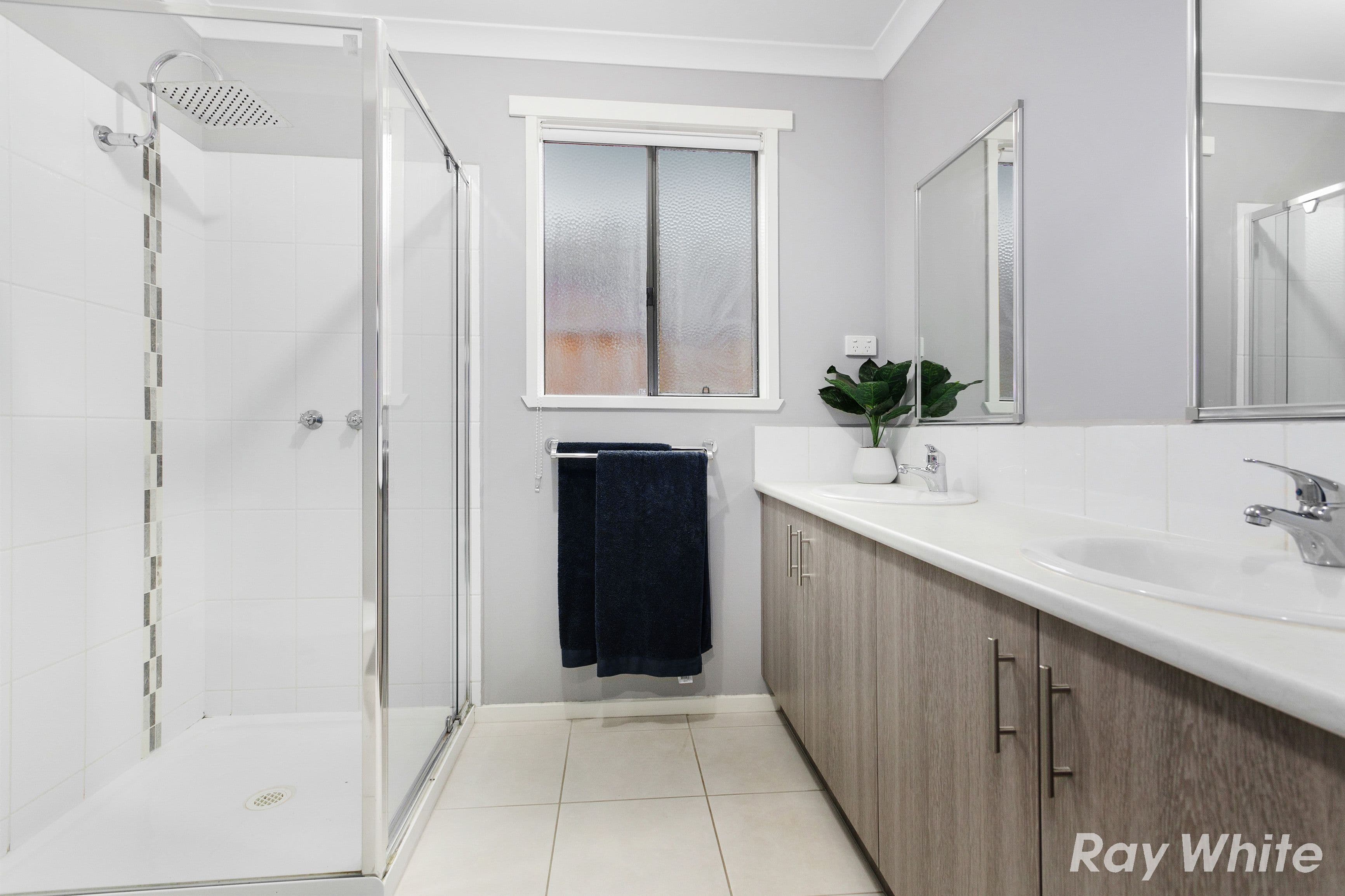 64 Greendale Boulevard, Pakenham VIC 3810, Pakenham - Thumbnail 3