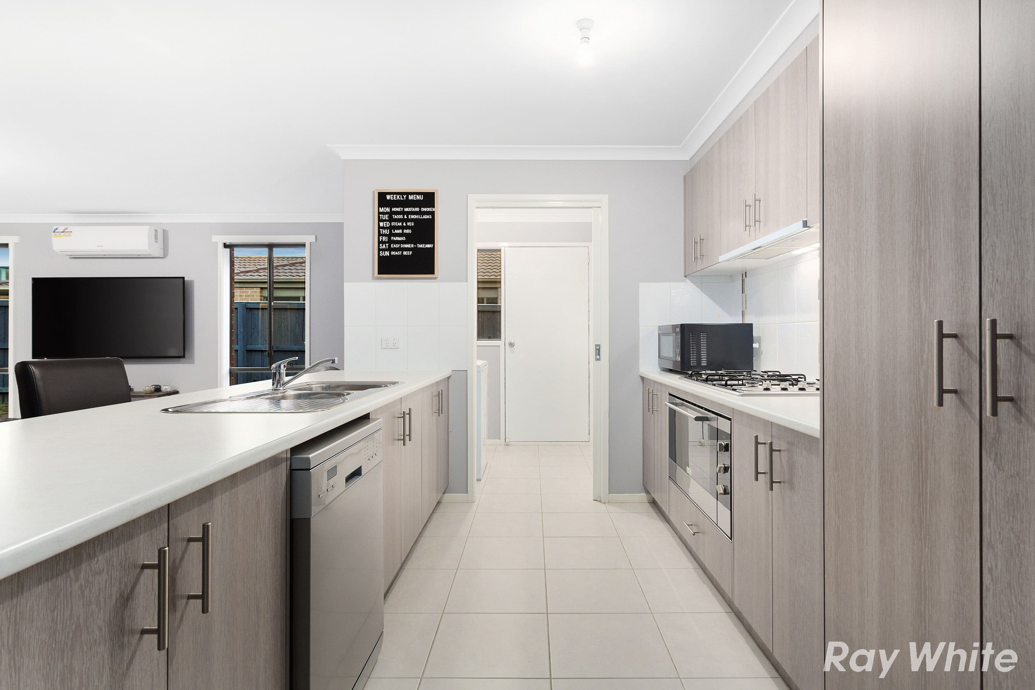64 Greendale Boulevard, Pakenham VIC 3810, Pakenham - Thumbnail 4