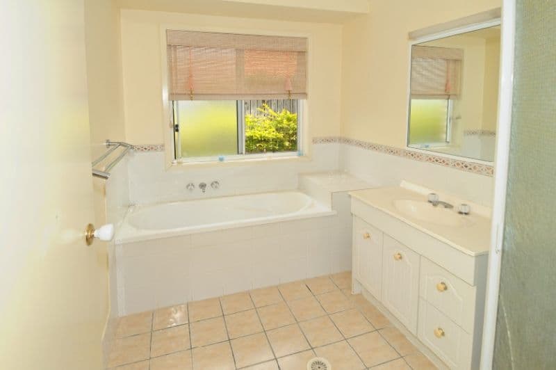17 St James Court, LITTLE MOUNTAIN QLD 4551, Little Mountain - Thumbnail 6