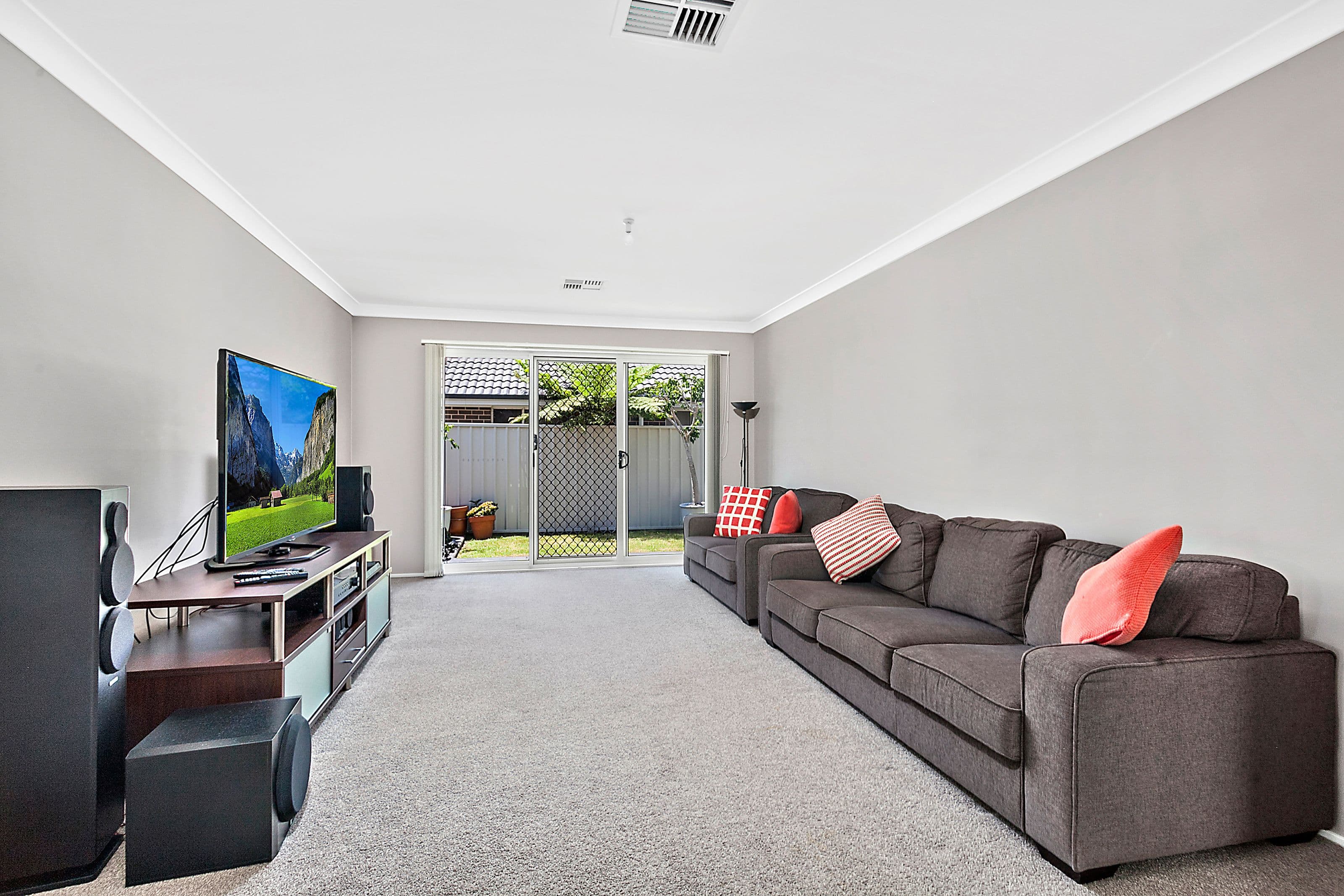 24 Huntingdale Close, Shell Cove - Thumbnail 2
