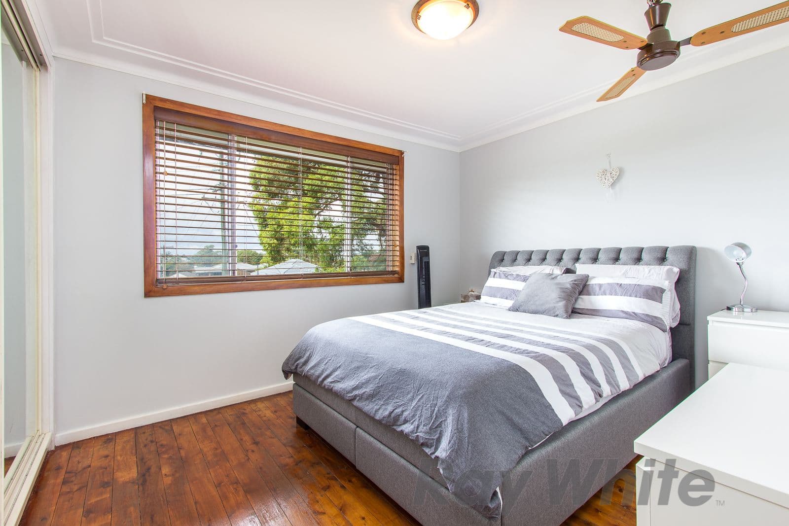 28 Leicester Avenue, Belmont North - Thumbnail 5