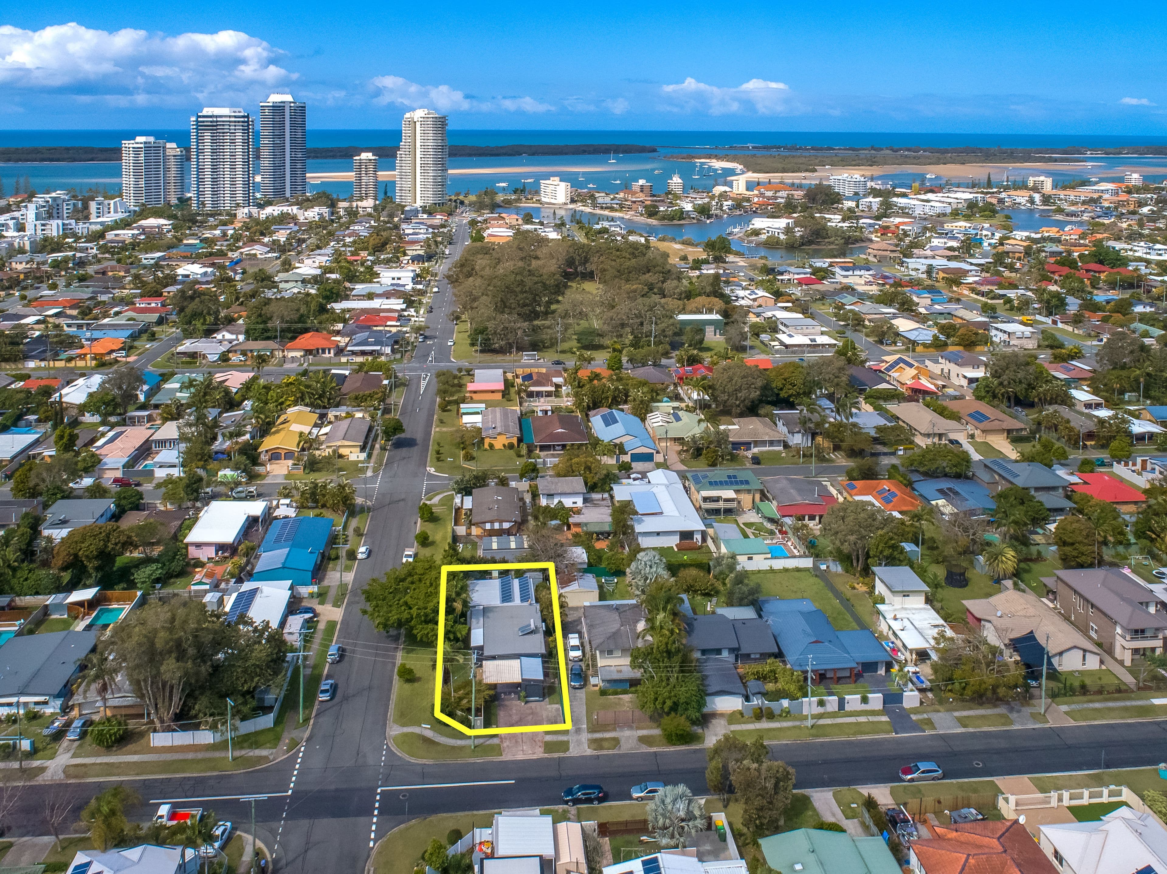 31 Ashgrove Avenue, Runaway Bay QLD 4216, Runaway Bay - Thumbnail 2