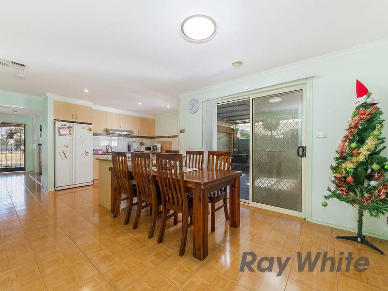 31 Howardson Circuit, St Albans VIC 3021, St Albans - Thumbnail 3
