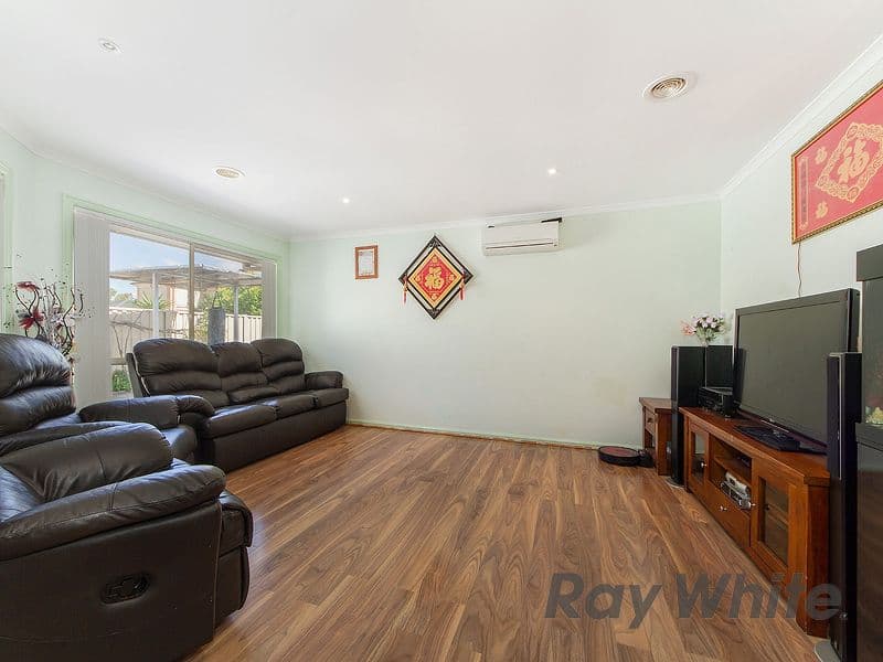 31 Howardson Circuit, St Albans VIC 3021, St Albans - Thumbnail 4