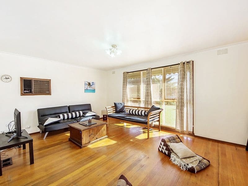 12 Clarice Close, ST ALBANS VIC 3021, St Albans - Thumbnail 2