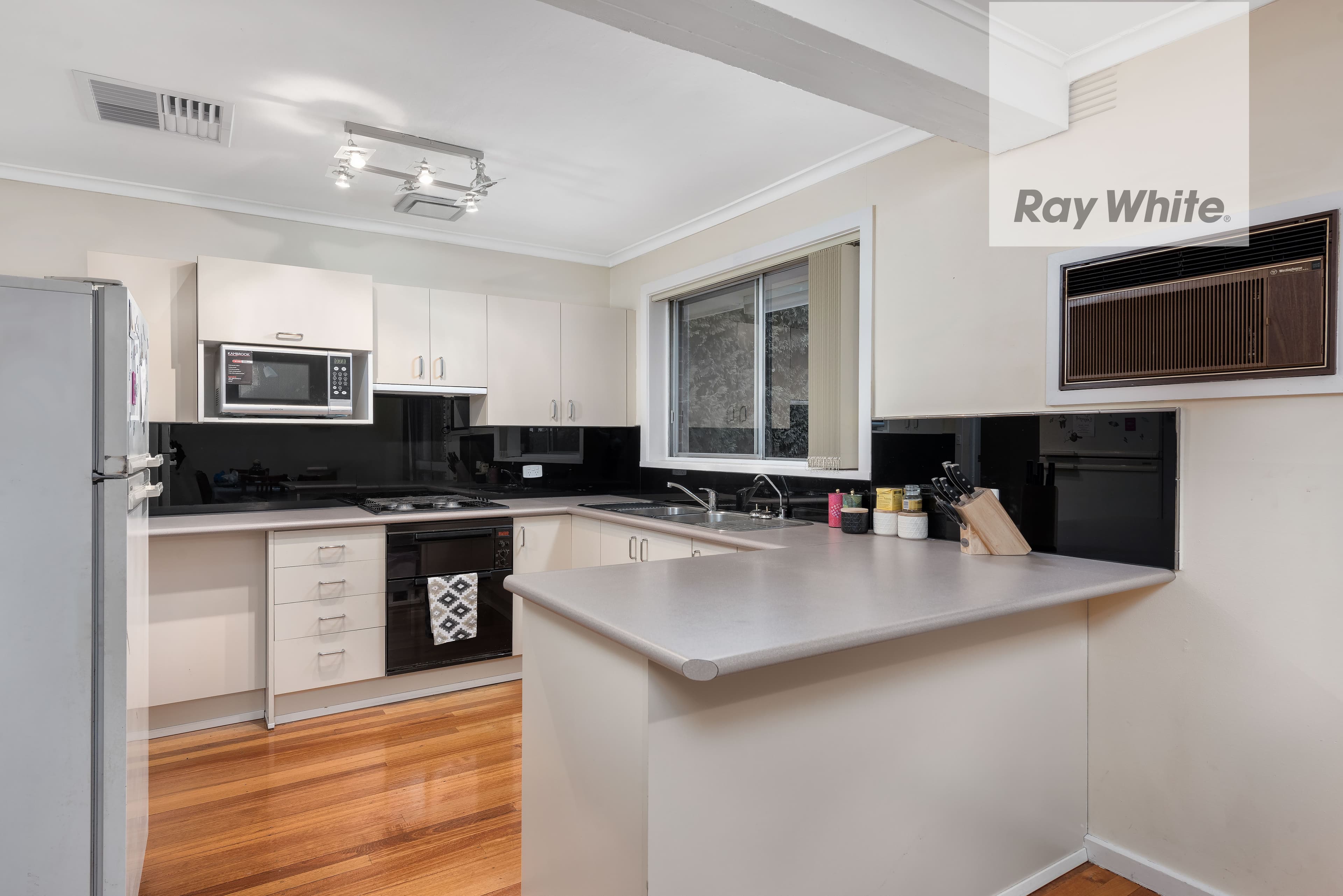 35 Byrne Crescent, Watsonia North VIC 3087, Watsonia North - Thumbnail 3
