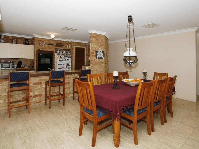 284 Summerlakes Parade, BALLAJURA WA 6066, Ballajura - Image 1