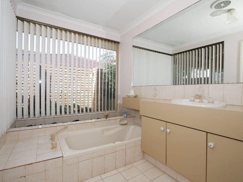284 Summerlakes Parade, BALLAJURA WA 6066, Ballajura - Thumbnail 4