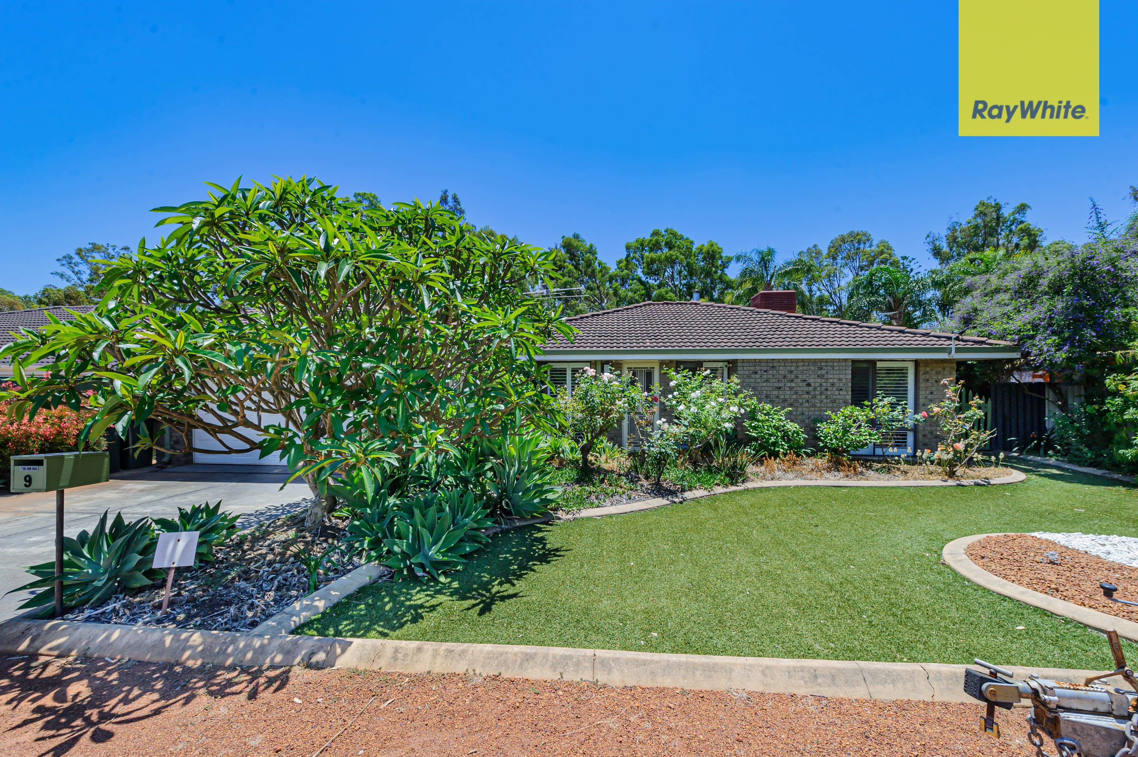 9 Summit Grove, Swan View WA 6056, Swan View - Thumbnail 2